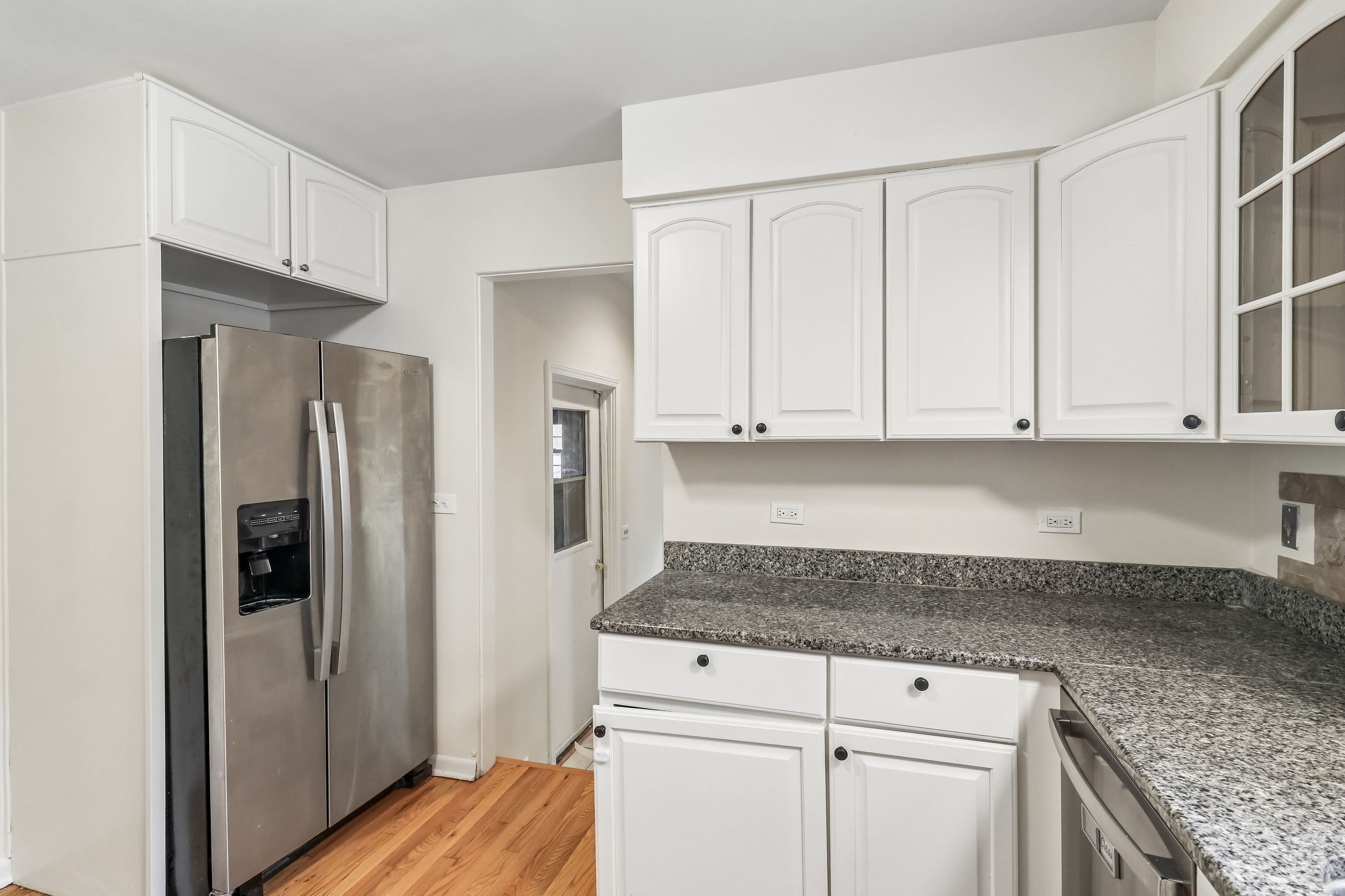 Photo 17 of 46 of 1053 Laurel Ln, Naperville, IL