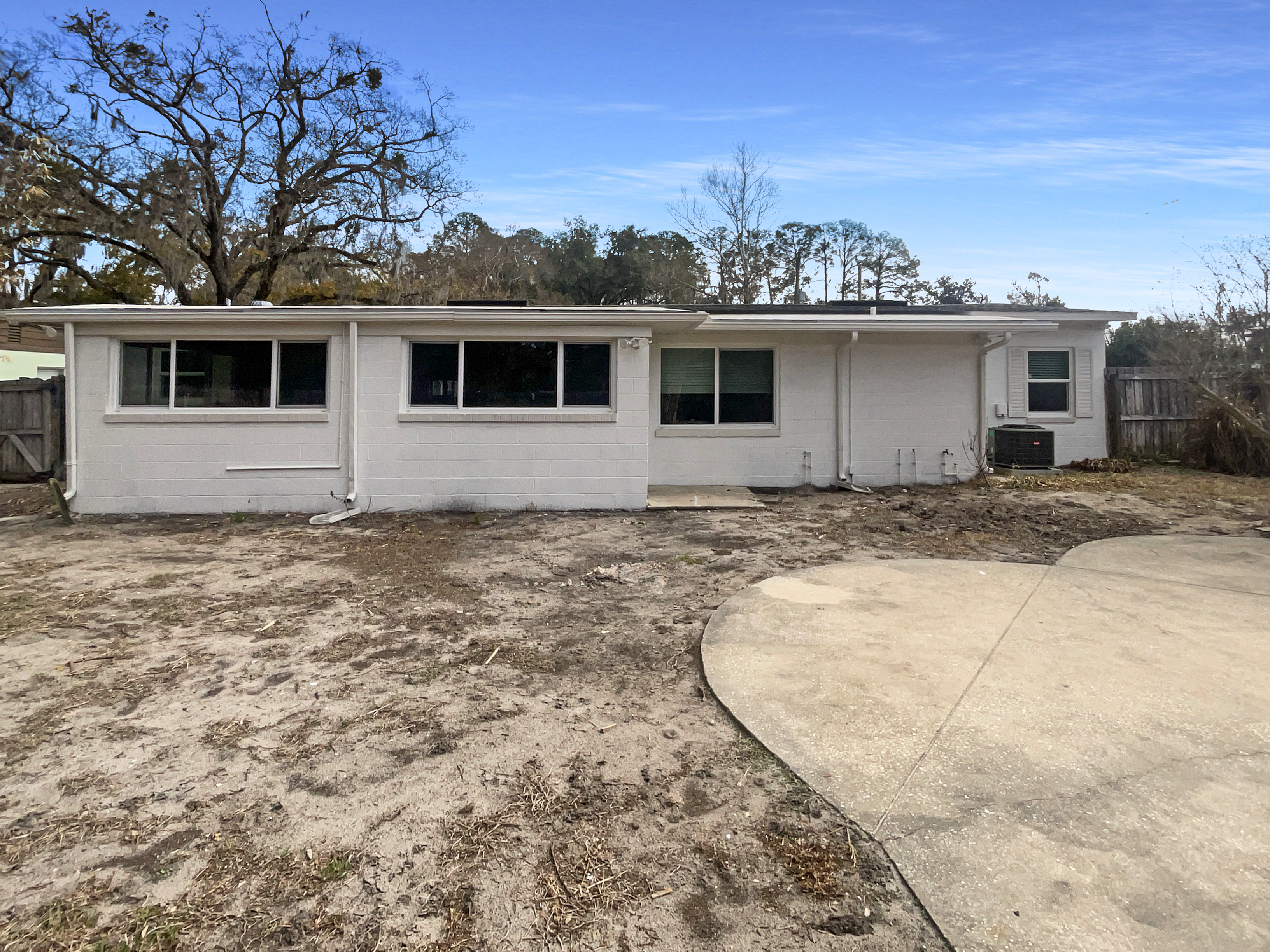 Photo 5 of 14 of 6123 Robbins Cir S, Jacksonville, FL