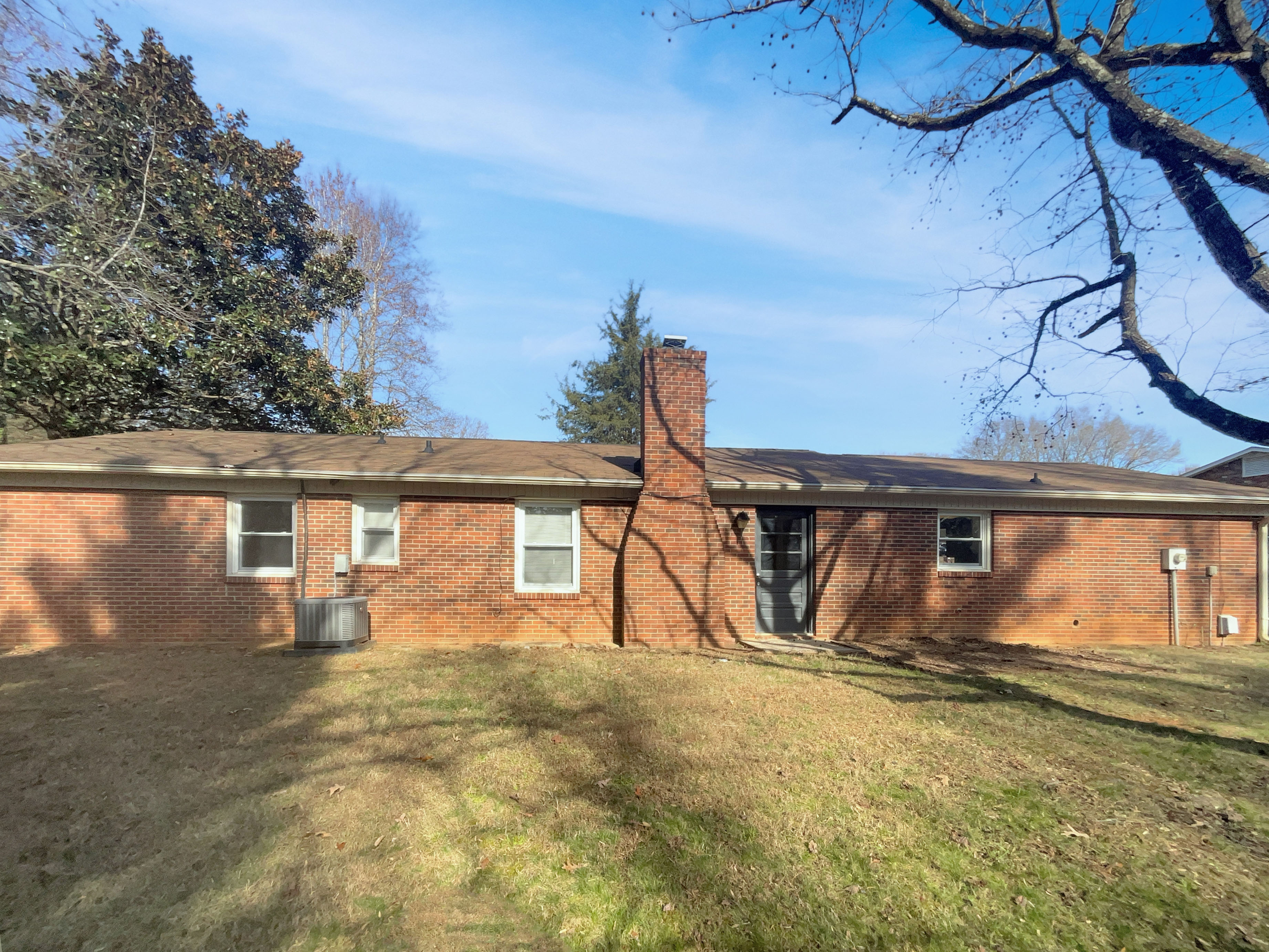 Photo 5 of 22 of 5908 Millstone Ln, Winston-Salem, NC