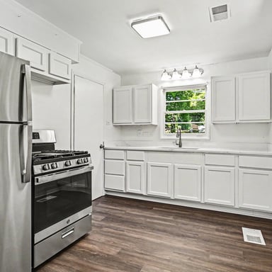 Property photo 2 of 322 Indianwood Blvd