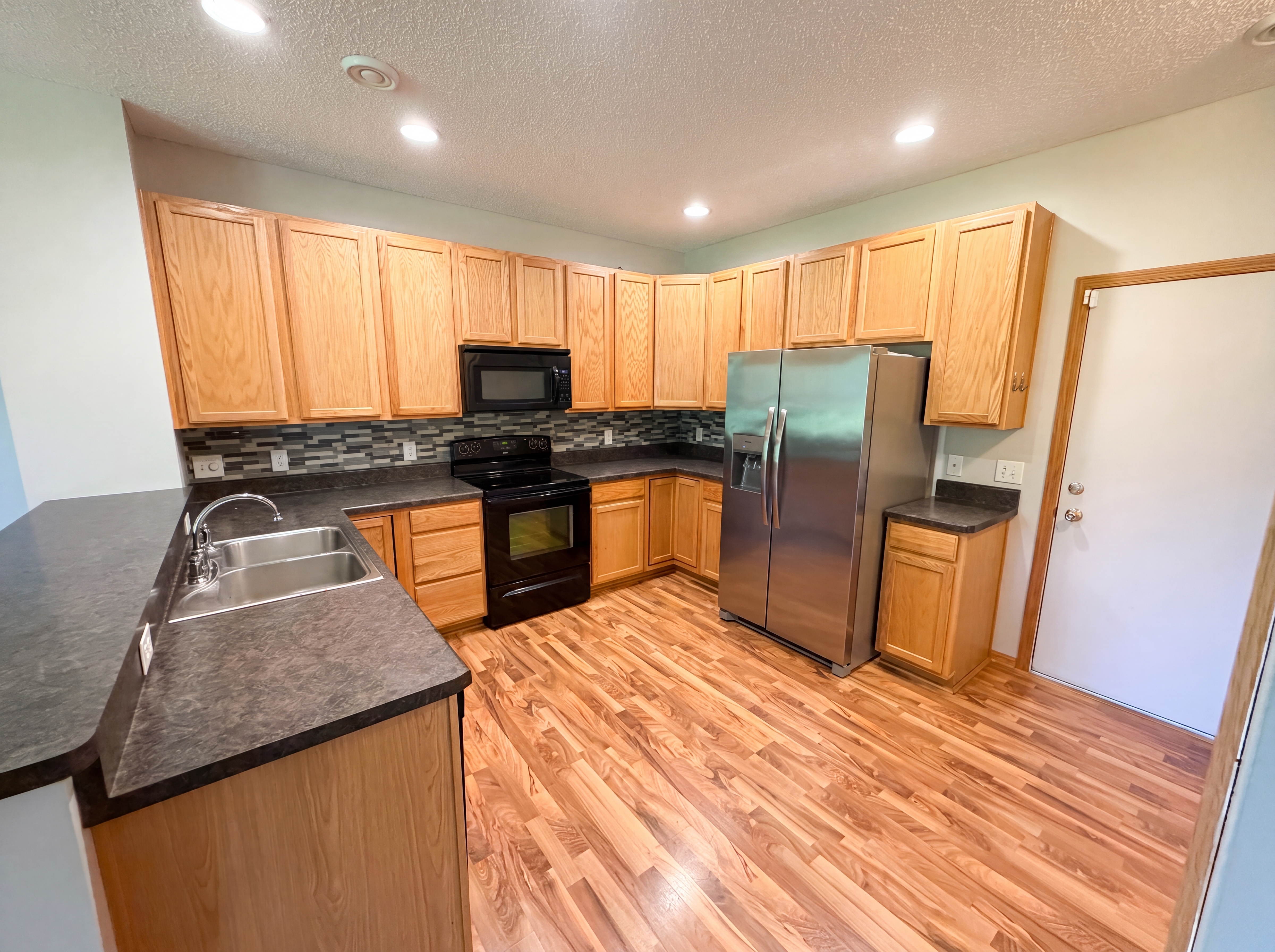 Photo 2 of 16 of 17213 Monroe St NW, Elk River, MN