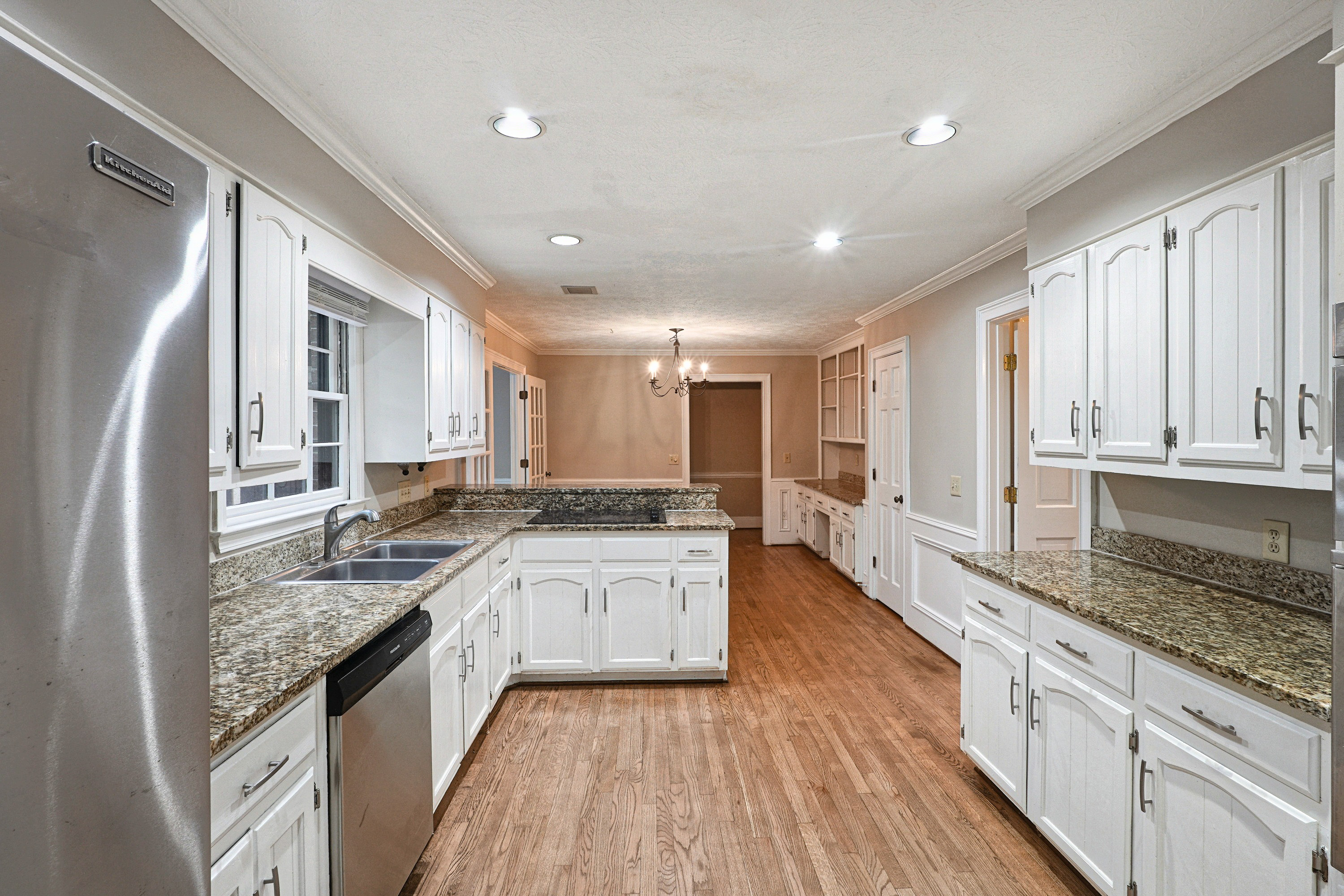 Photo 17 of 63 of 2360 Kimbrough Ct, Sandy Springs, GA