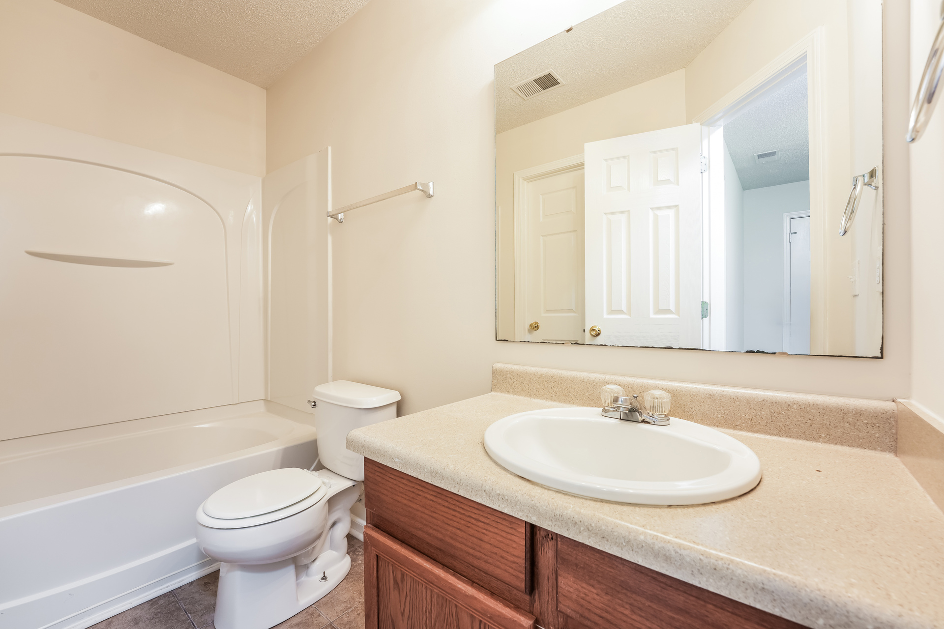 Photo 18 of 21 of 1296 River Rock Rd, Hanahan, SC