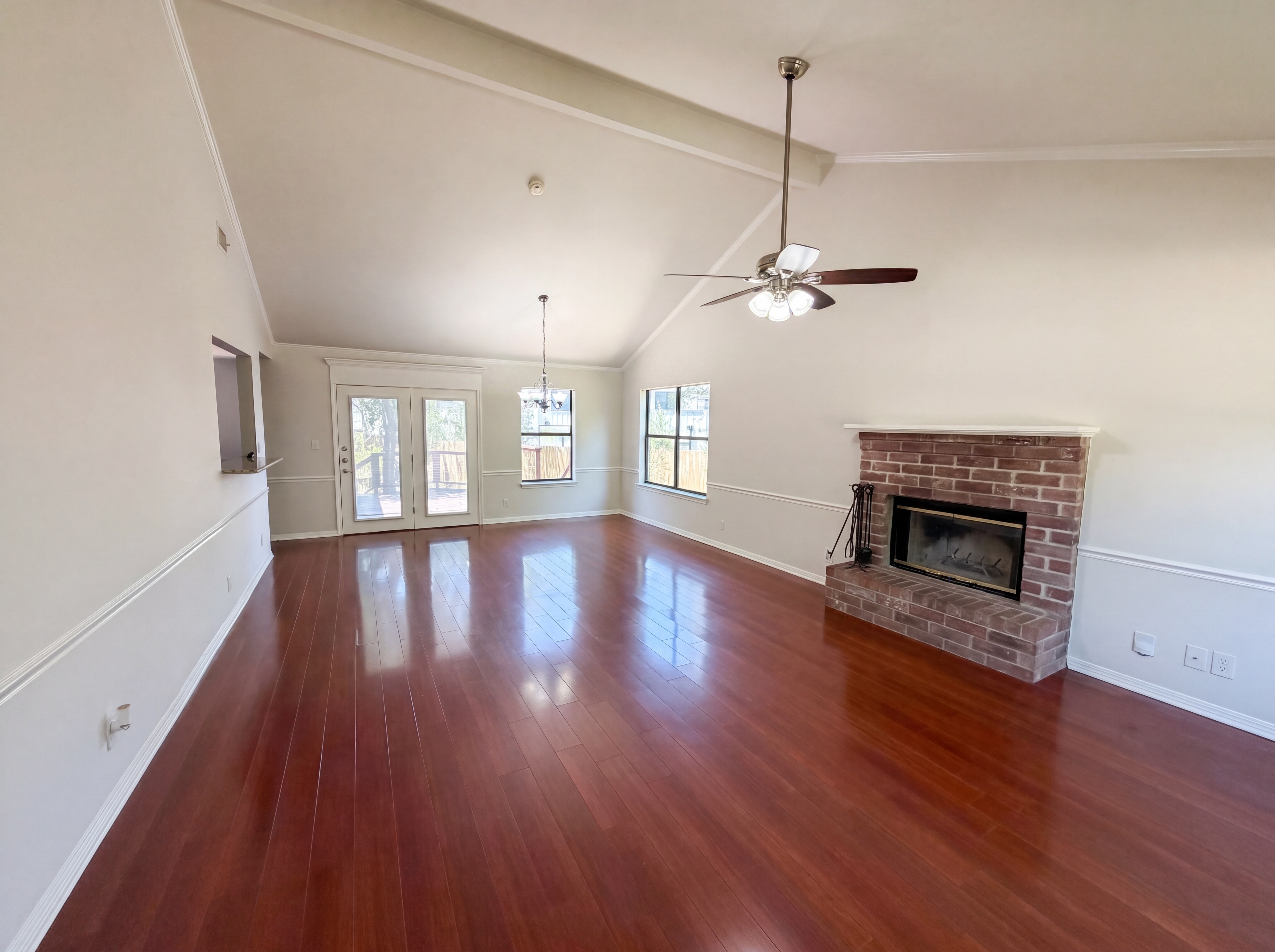 Photo 3 of 17 of 1111 N Riviera Cir, Cedar Park, TX