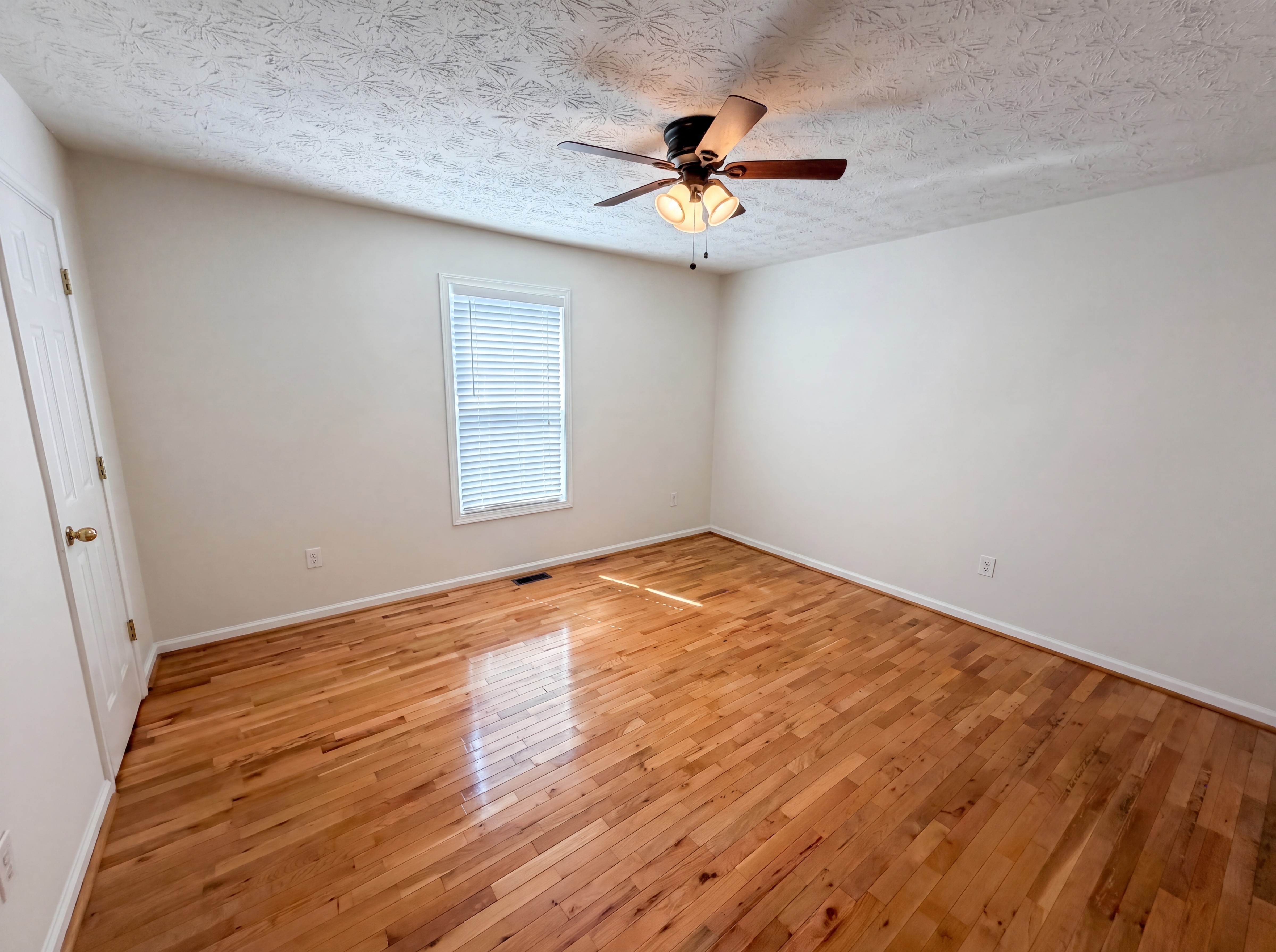 Photo 13 of 25 of 1556 Wynfield Ct, Auburn, GA