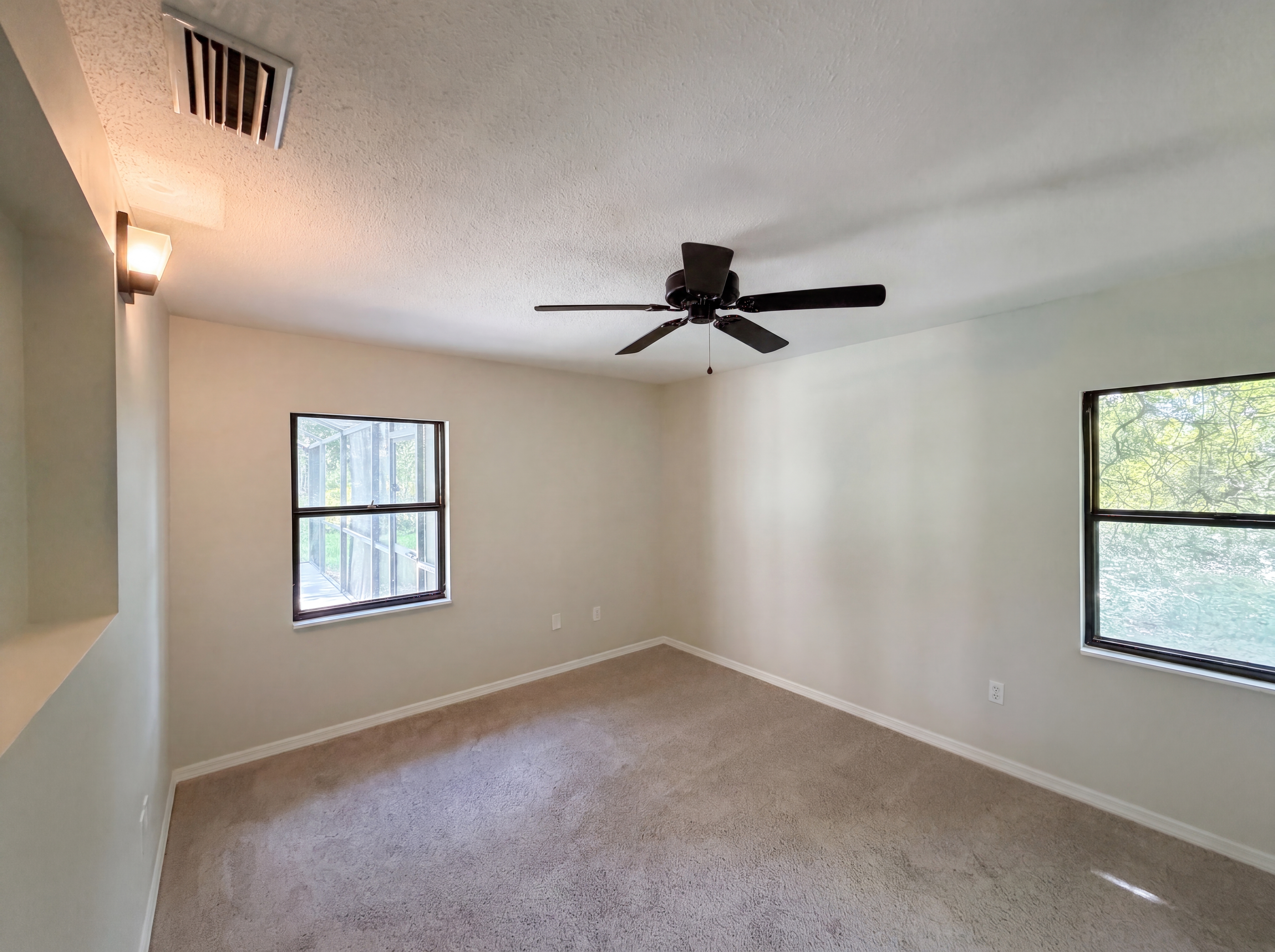 Photo 18 of 22 of 3739 Lake Griffin Rd, Lady Lake, FL