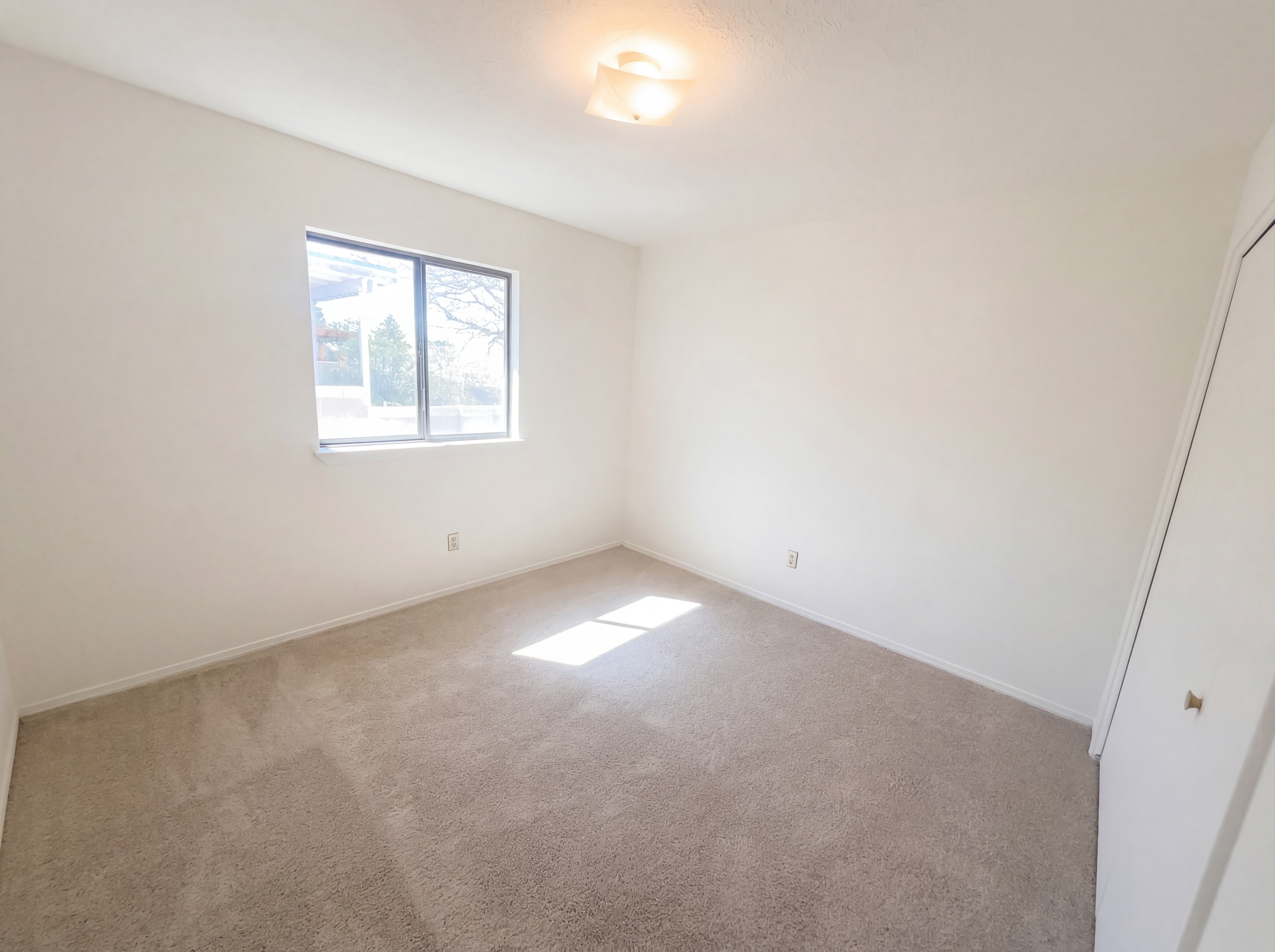 Photo 4 of 21 of 1229 Kirby St NE, Albuquerque, NM