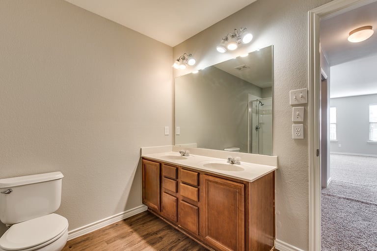 Photo 23 of 34 - 3020 Walnut Ridge Ln, Mesquite, TX 75181