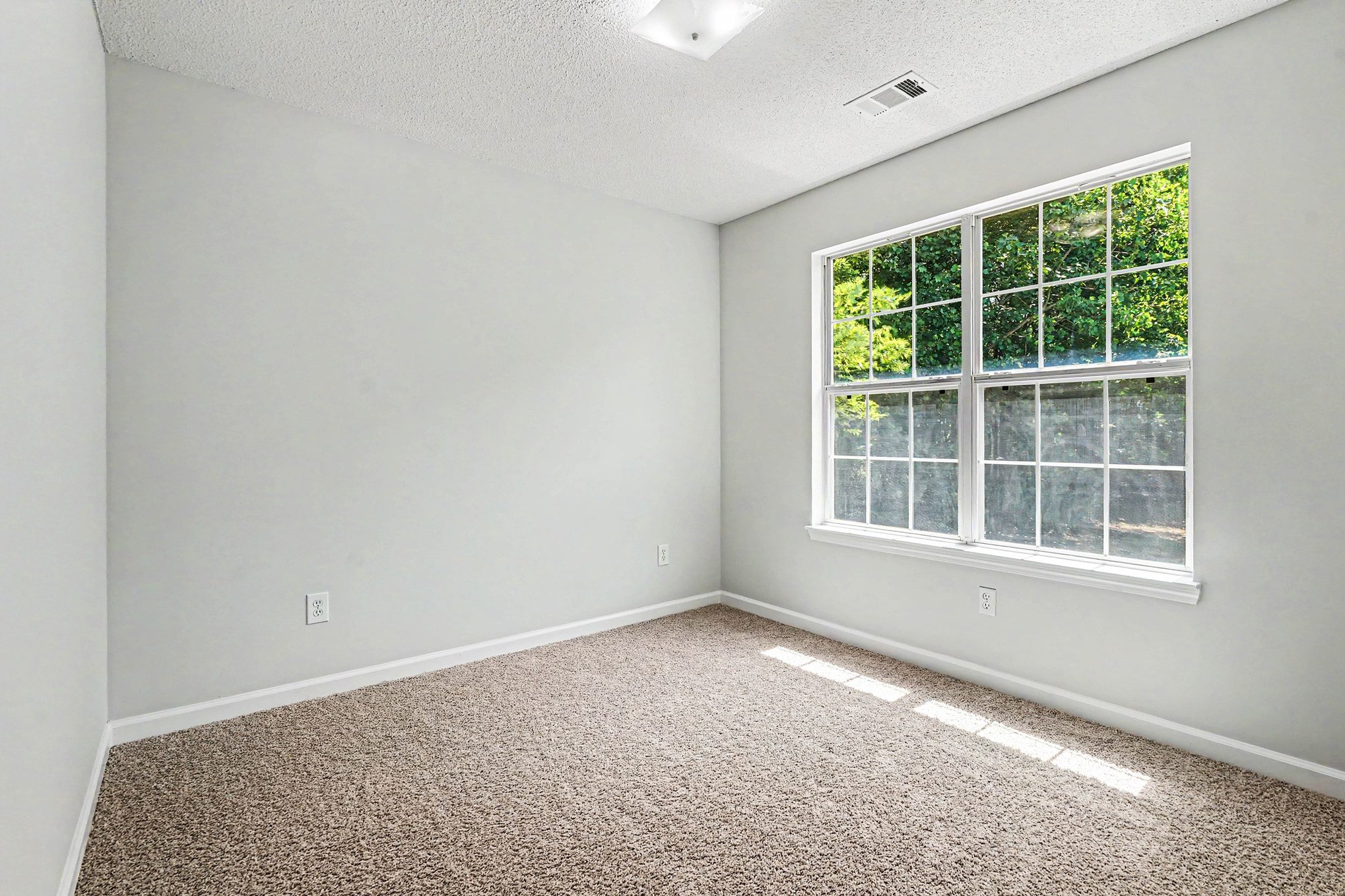 Photo 11 of 19 of 4967 McKinley Dr, Lula, GA