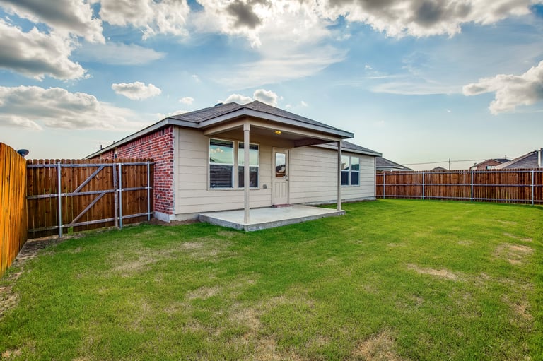 Photo 4 of 28 - 110 Abelia Dr, Fate, TX 75189