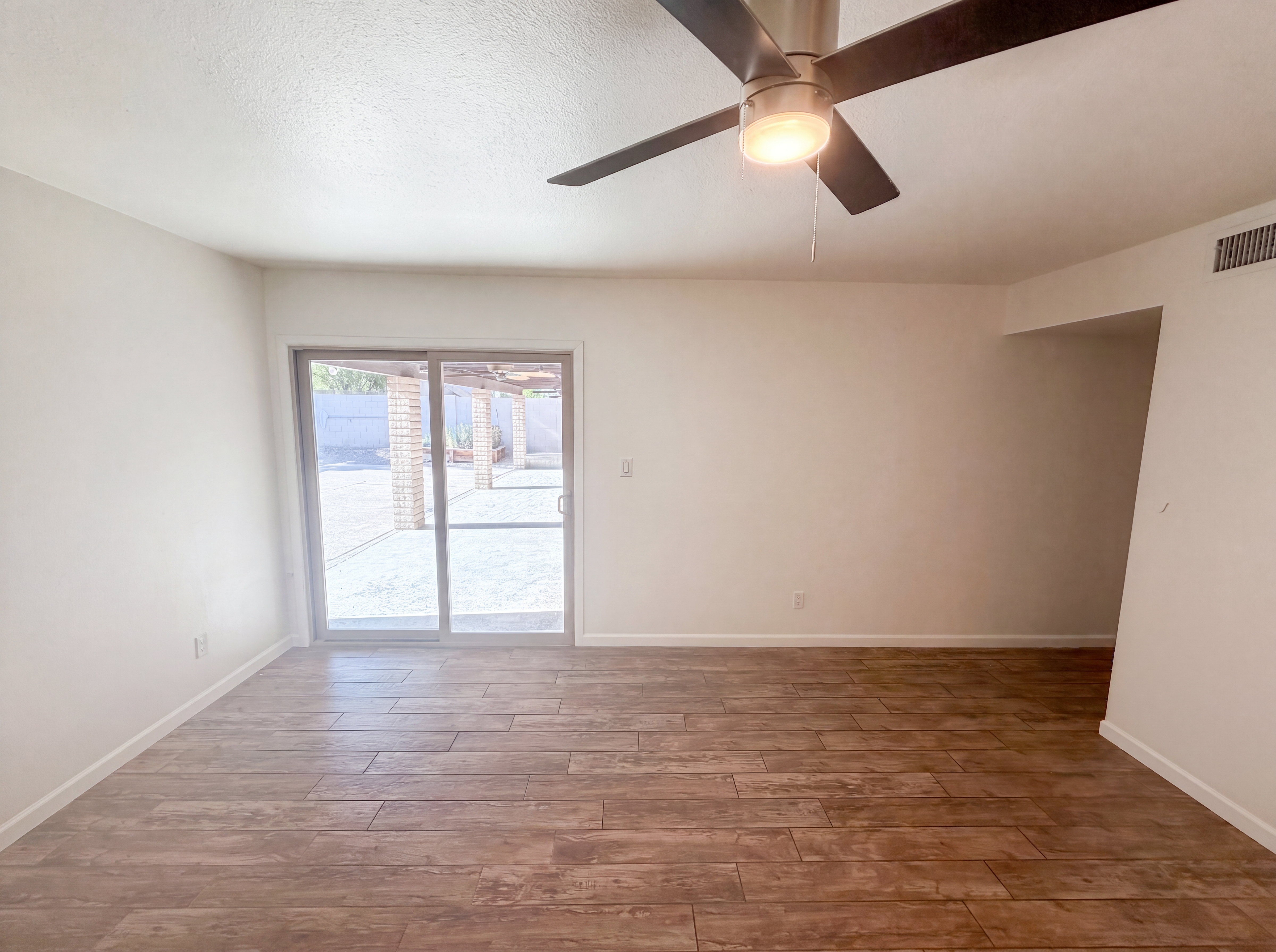 Photo 3 of 24 of 16207 N 11th Pl, Phoenix, AZ
