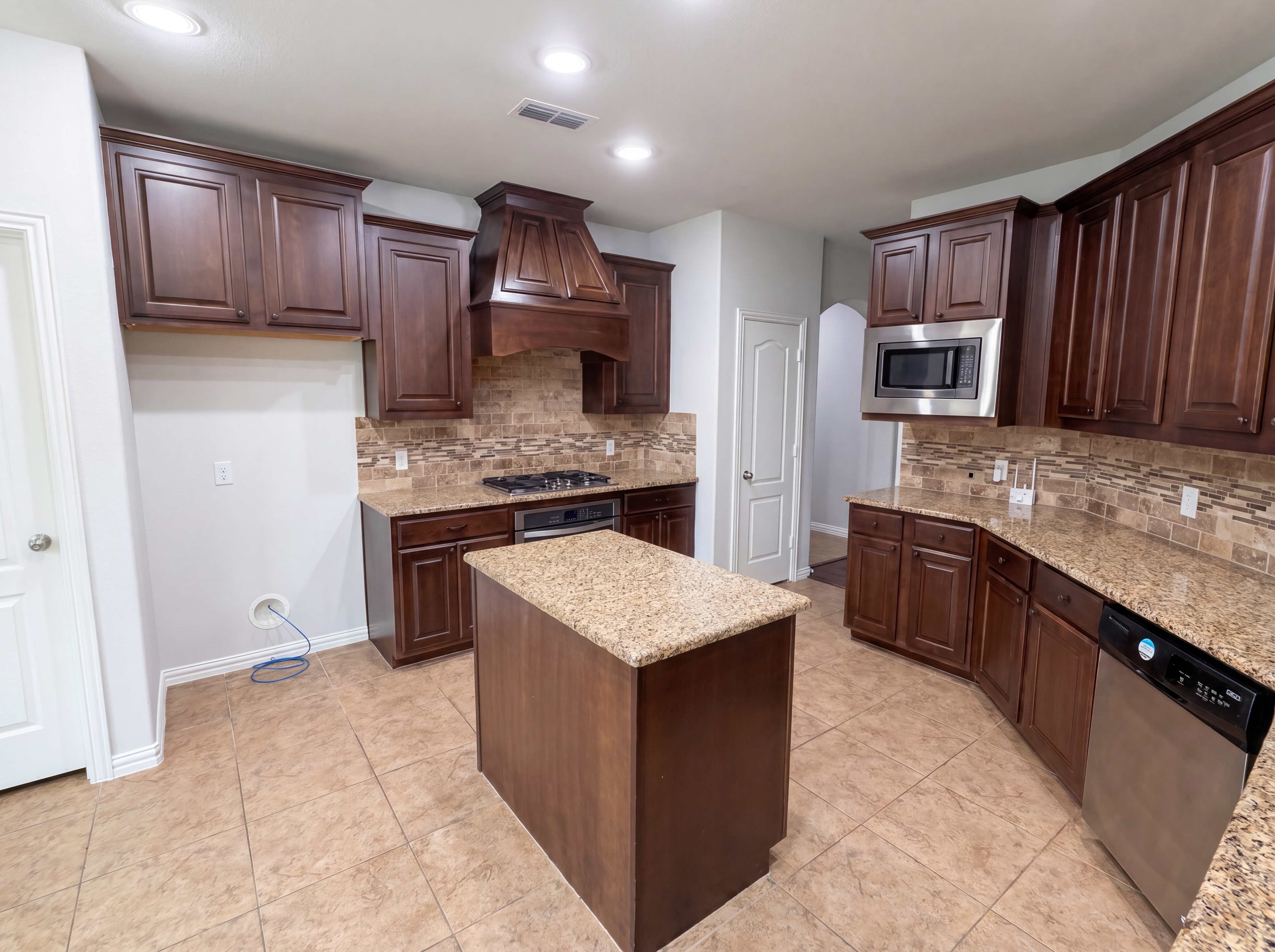 Photo 13 of 18 of 1501 Martin Creek Dr, Little Elm, TX