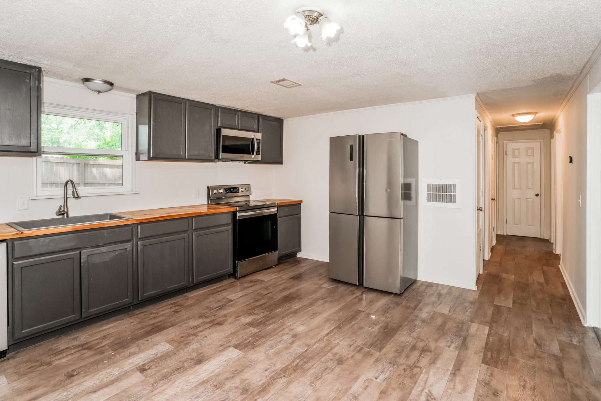 Photo 28 of 41 of 733 Sutton St, Jesup, GA