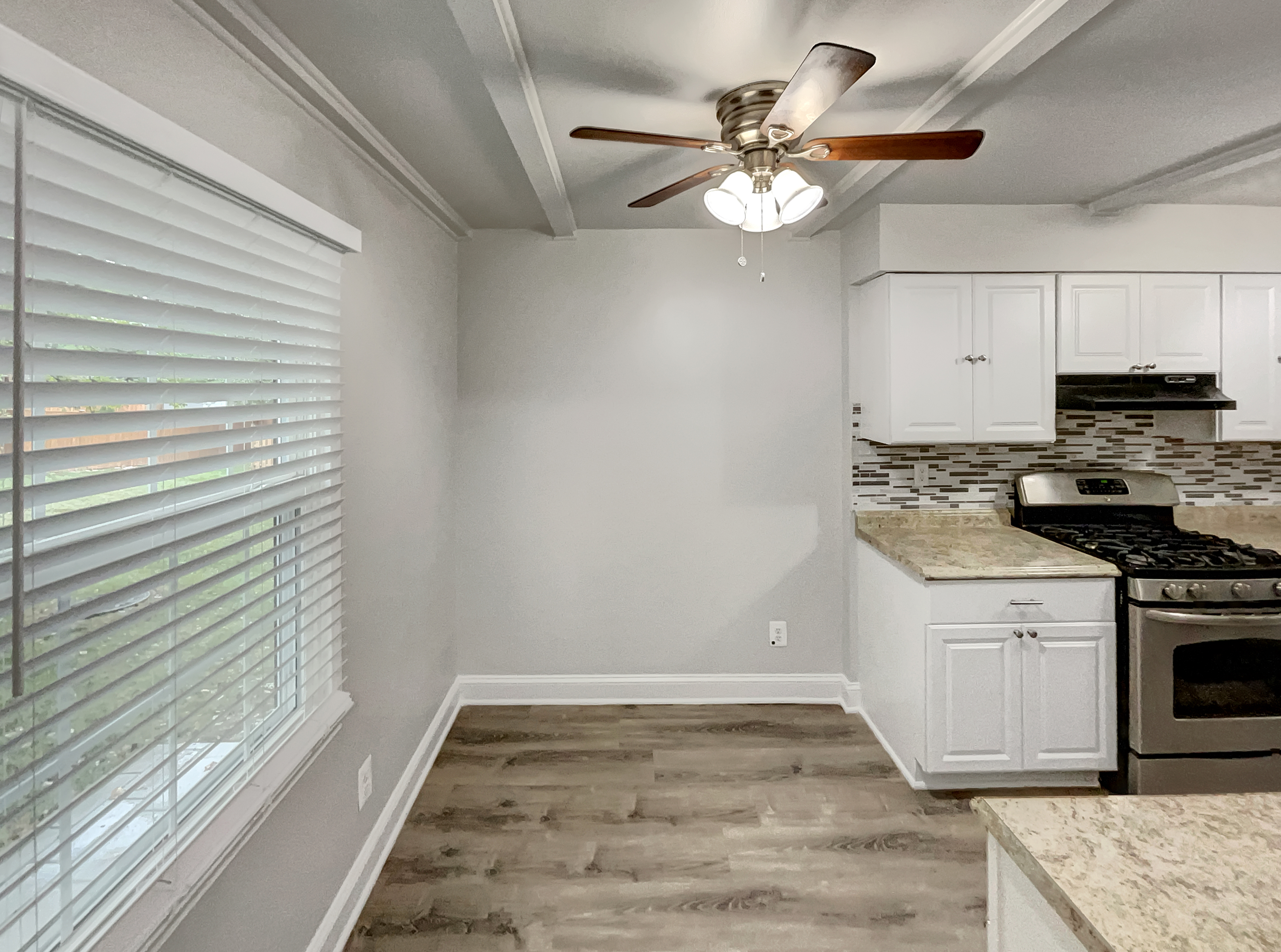 Photo 9 of 22 of 14849 Leicester Ct, Centreville, VA