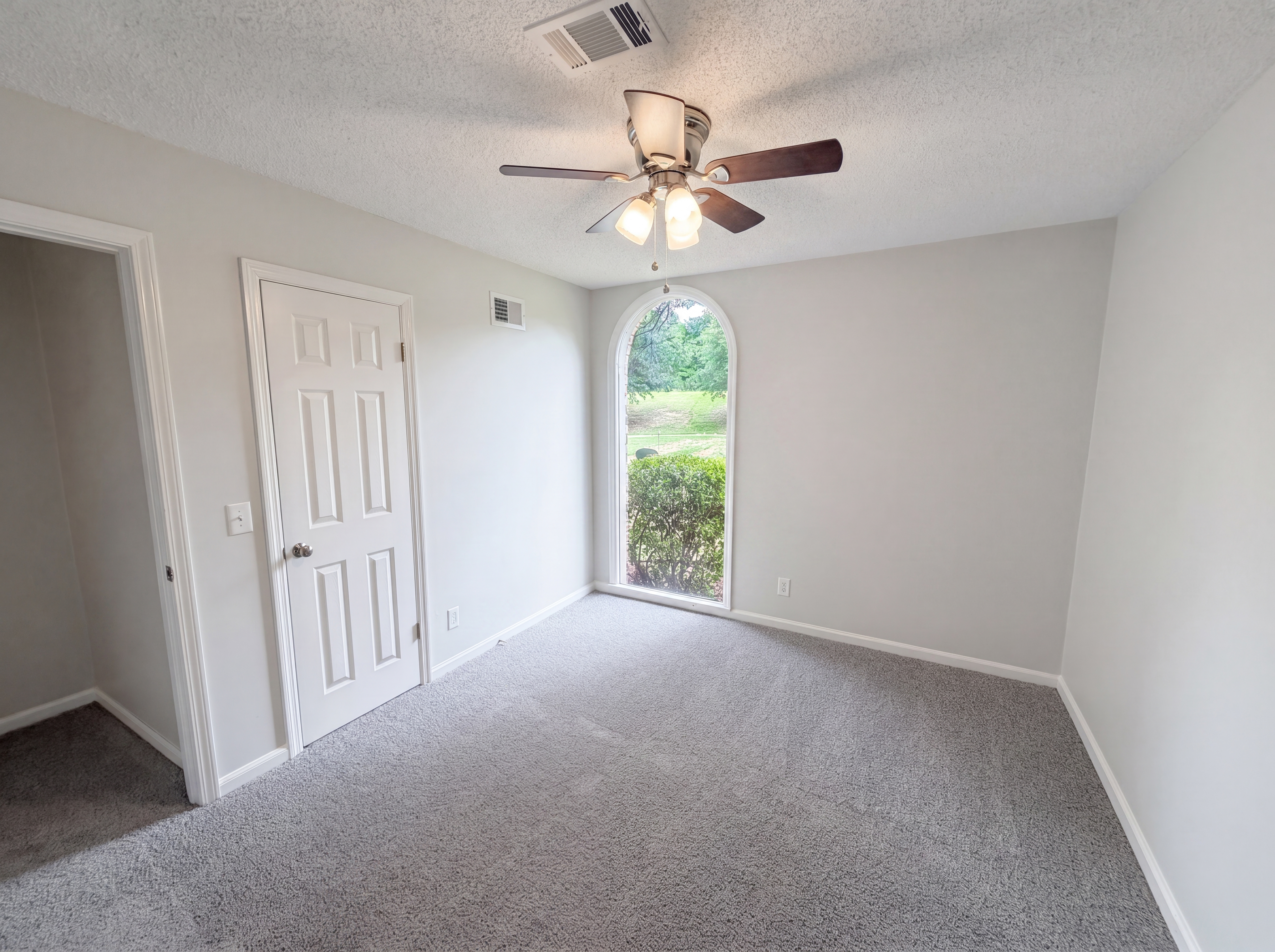 Photo 15 of 22 of 1820 Chantilly Dr, Columbia, SC