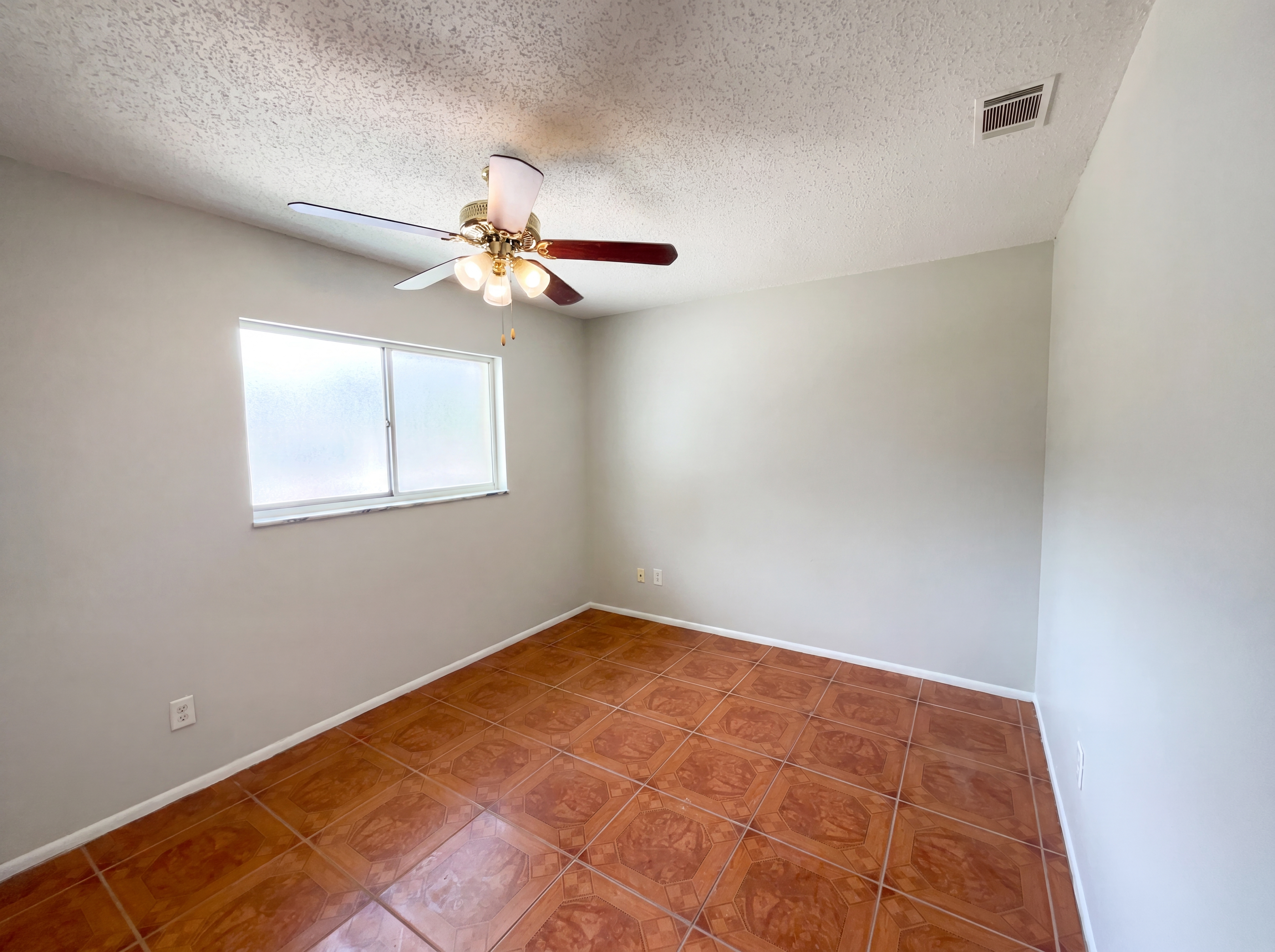 Photo 13 of 27 of 4805 Beacon St, Orlando, FL