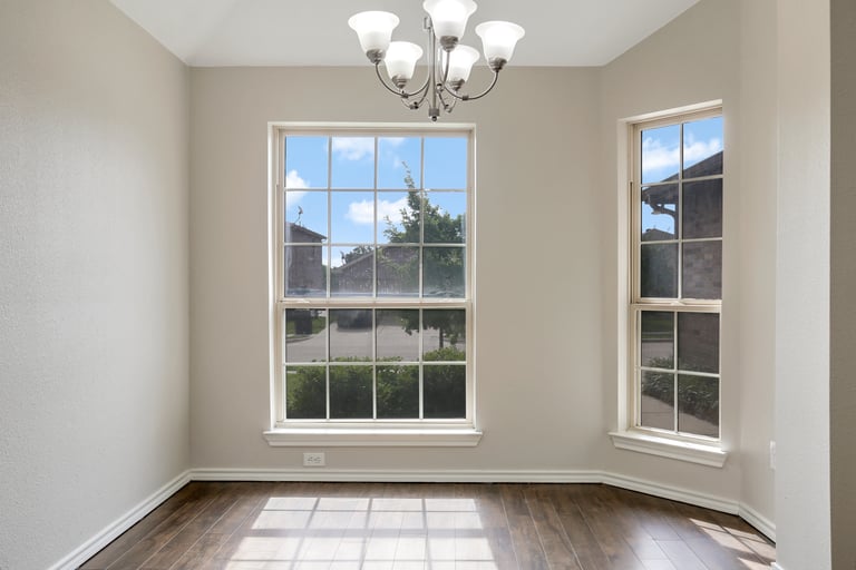 Photo 4 of 26 - 5209 Mirror Lake Dr, Haltom City, TX 76117