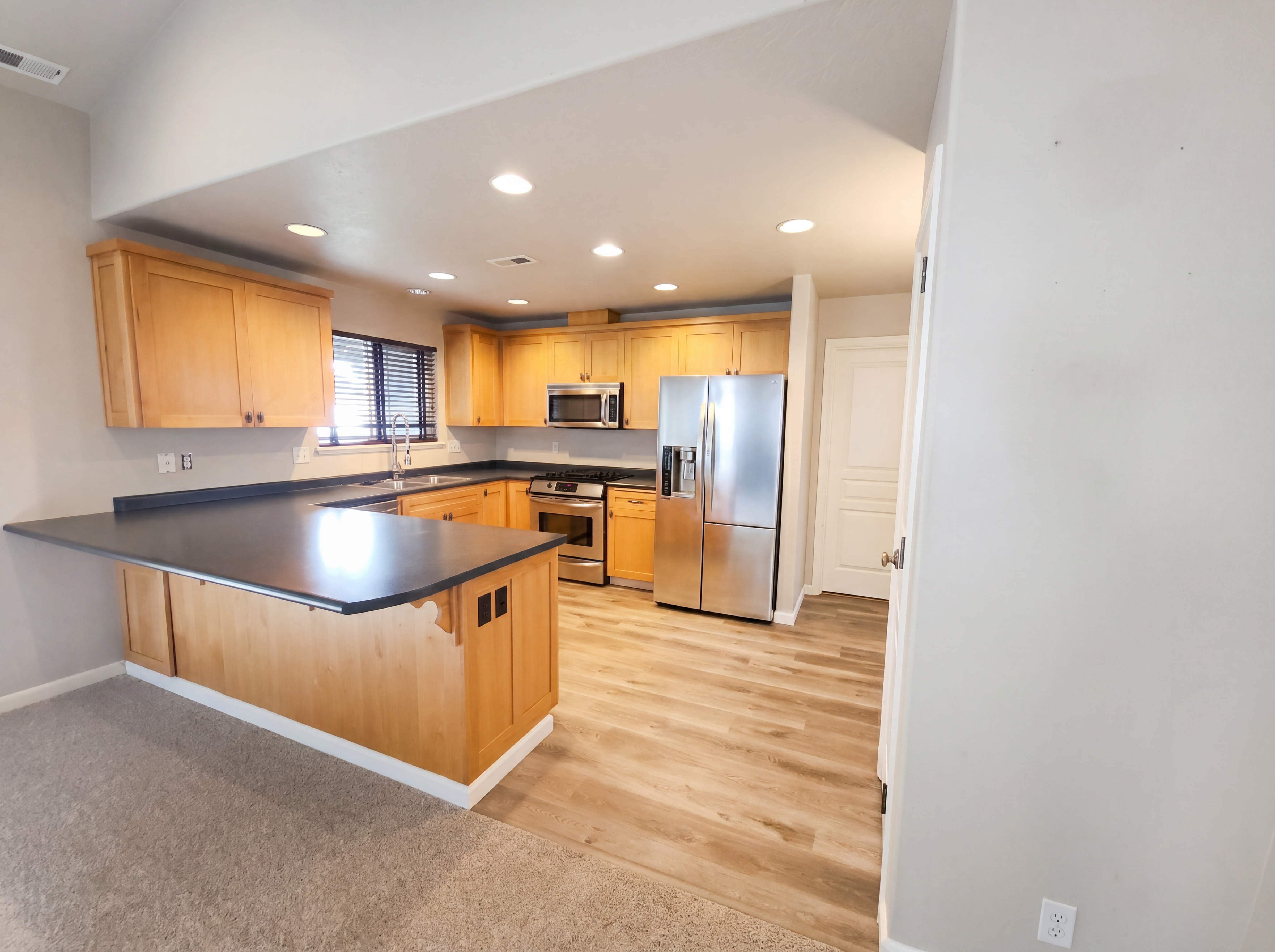 Photo 2 of 22 of 1310 Willow St, Junction City, OR