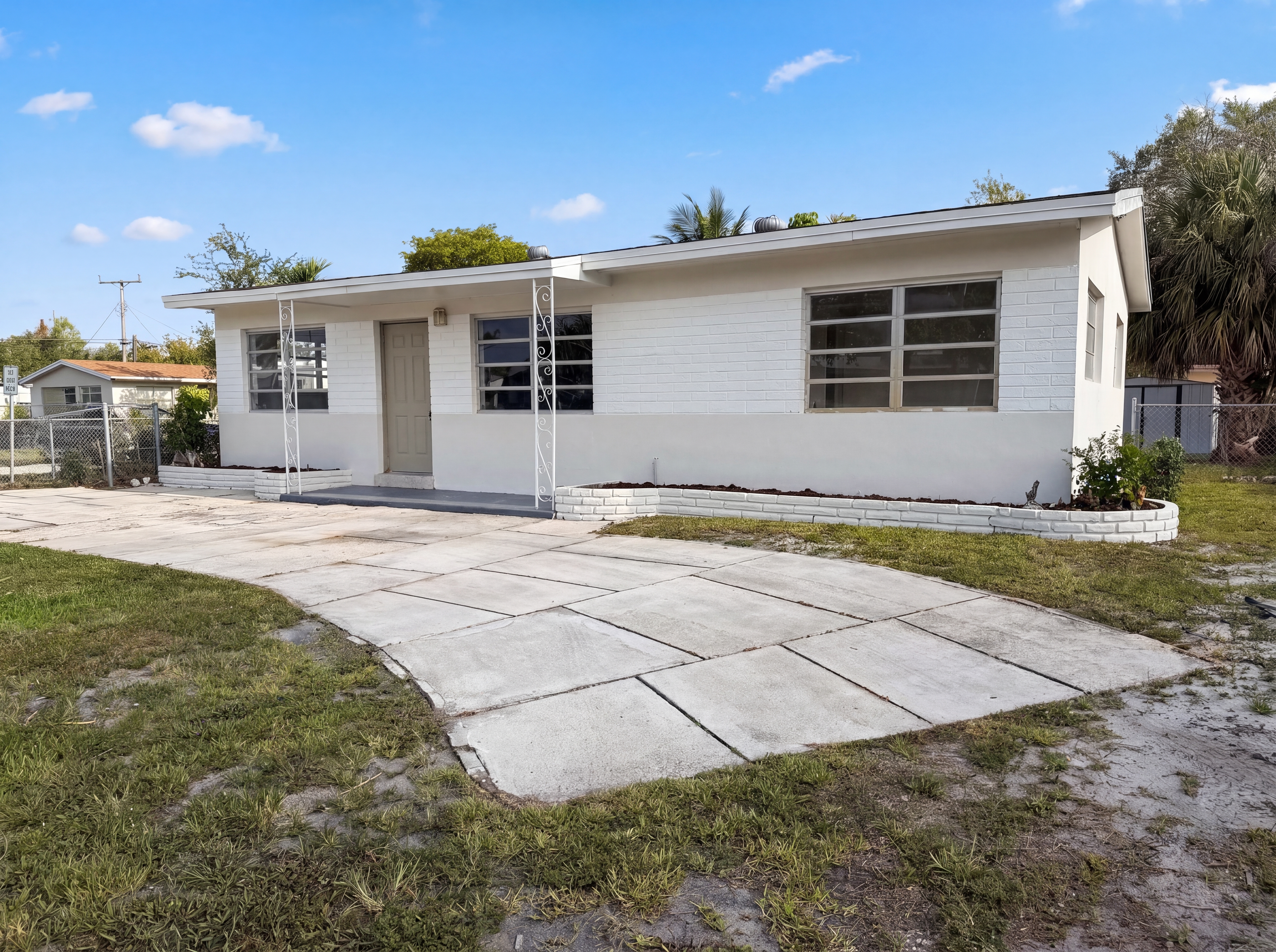 Photo 15 of 17 of 5921 SW 41st St, West Park, FL