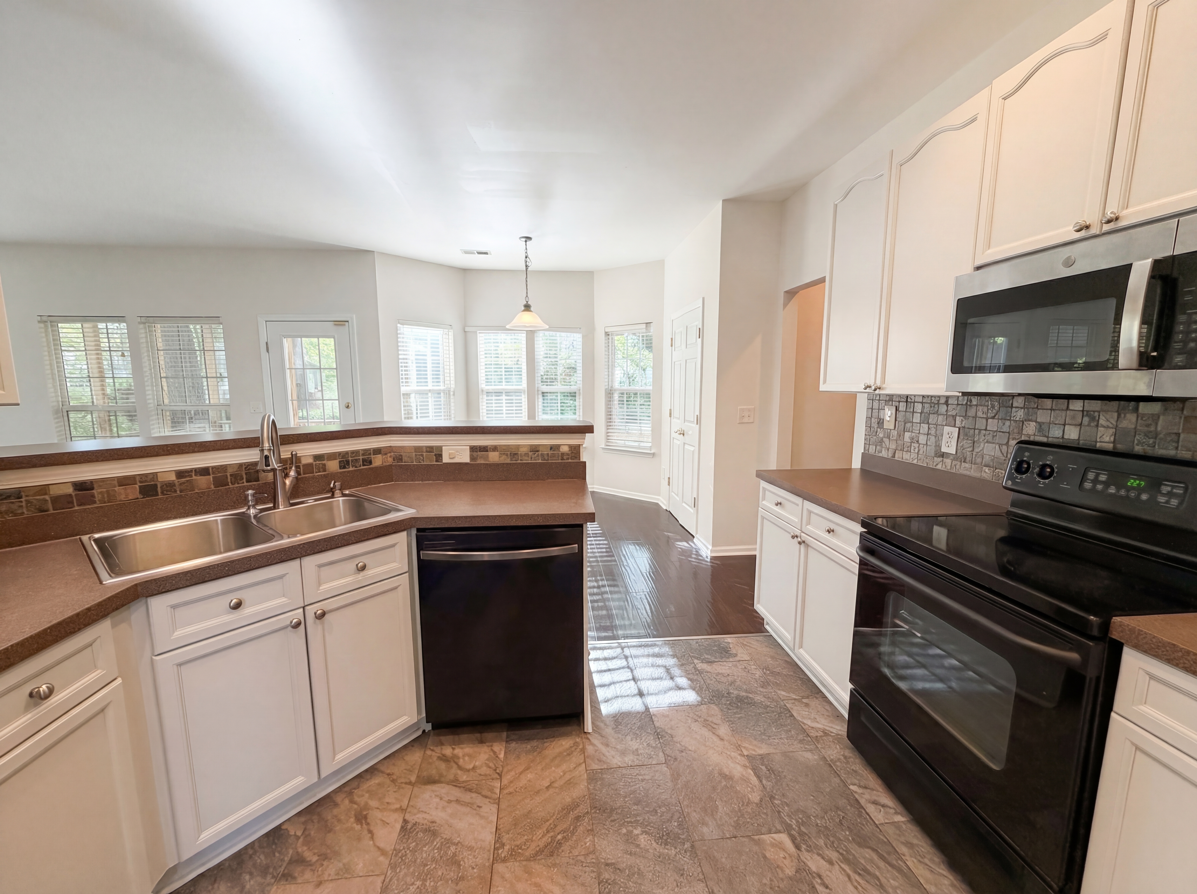 Photo 11 of 27 of 8692 Hickory Creek Ct, North Charleston, SC