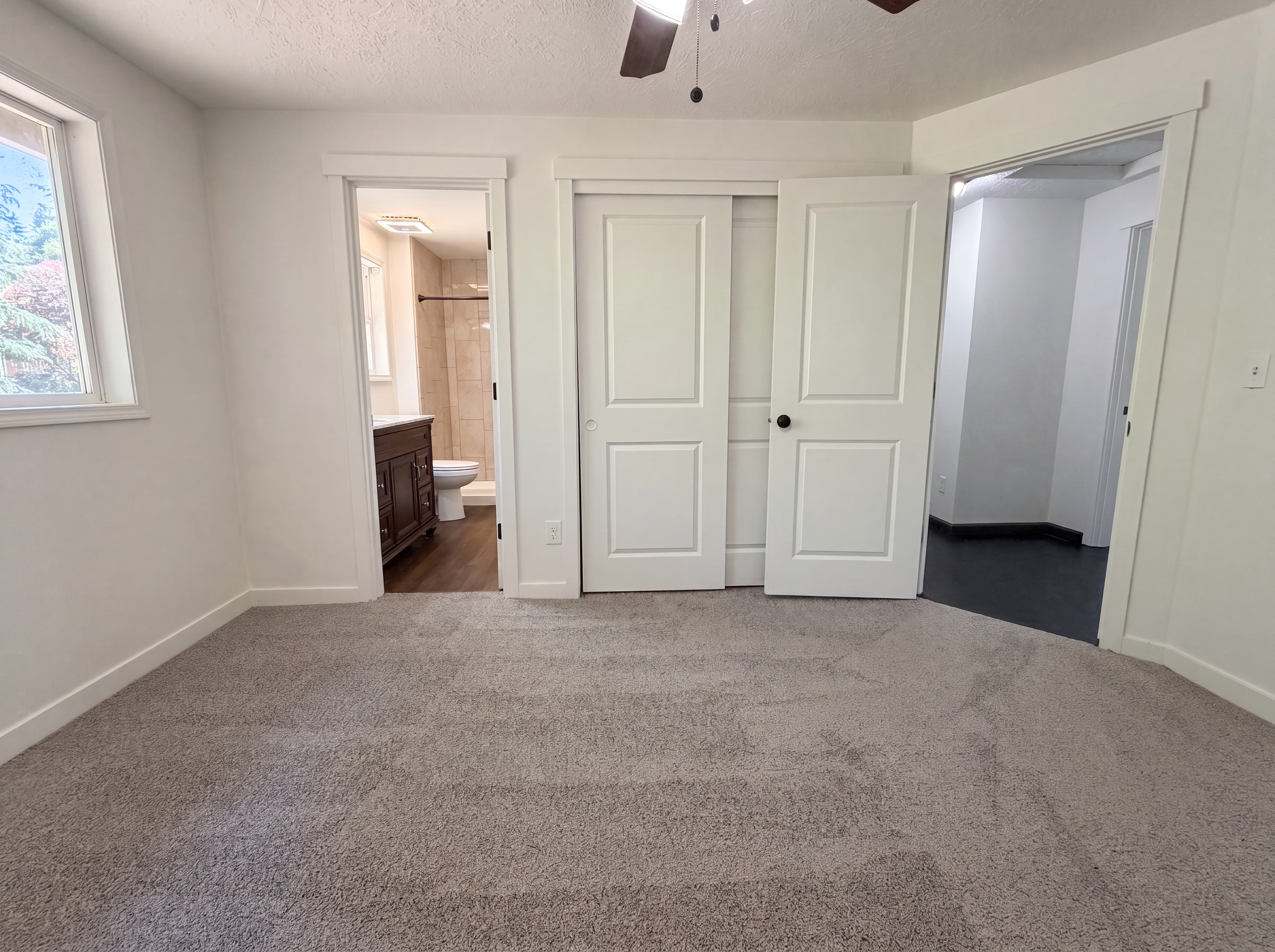 Photo 4 of 17 of 37685 Sandy Heights St, Sandy, OR