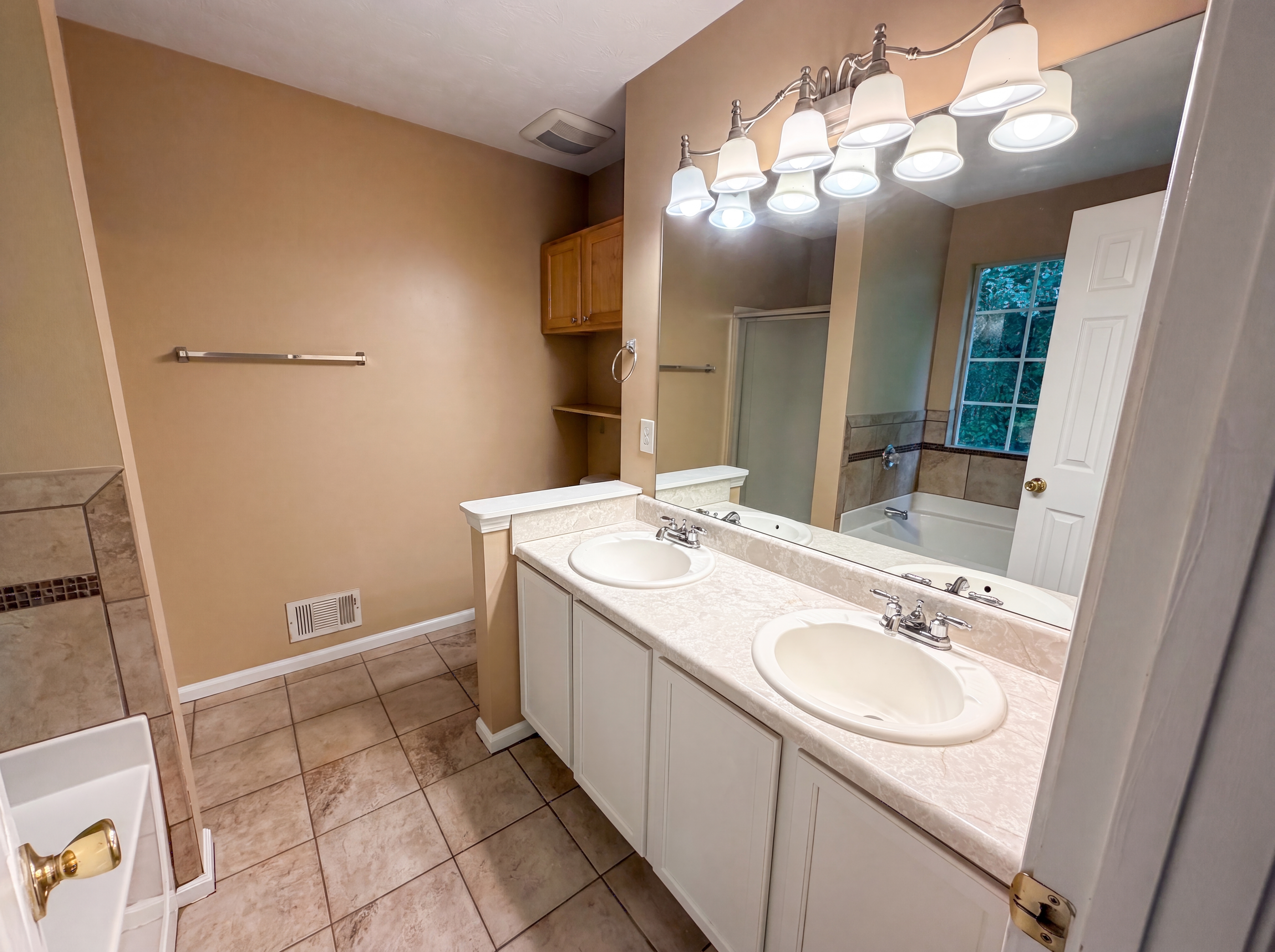 Photo 16 of 24 of 2195 Clayton Rdg, Lithonia, GA