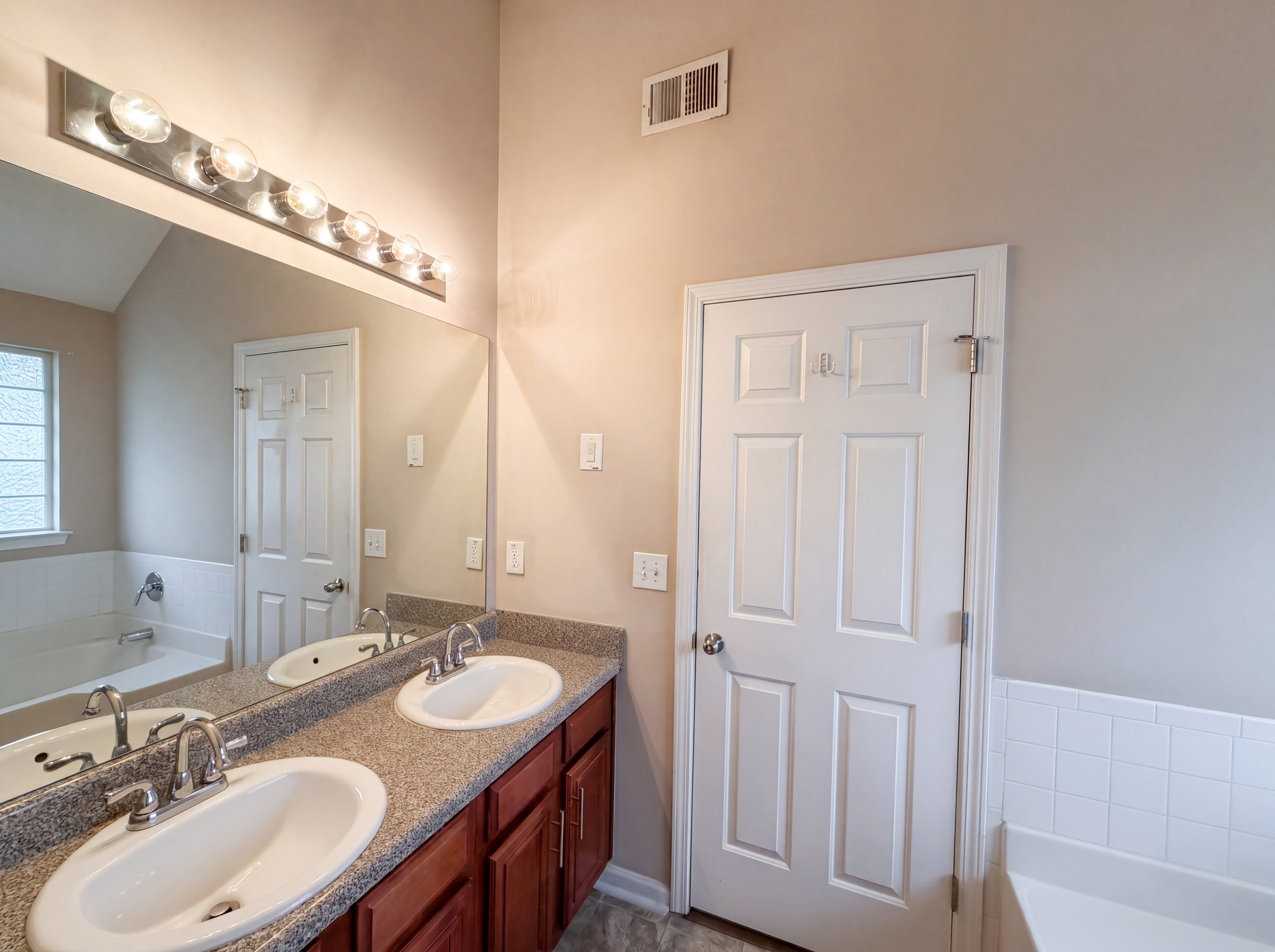 Photo 15 of 21 of 4178 Winston Cir, Atlanta, GA