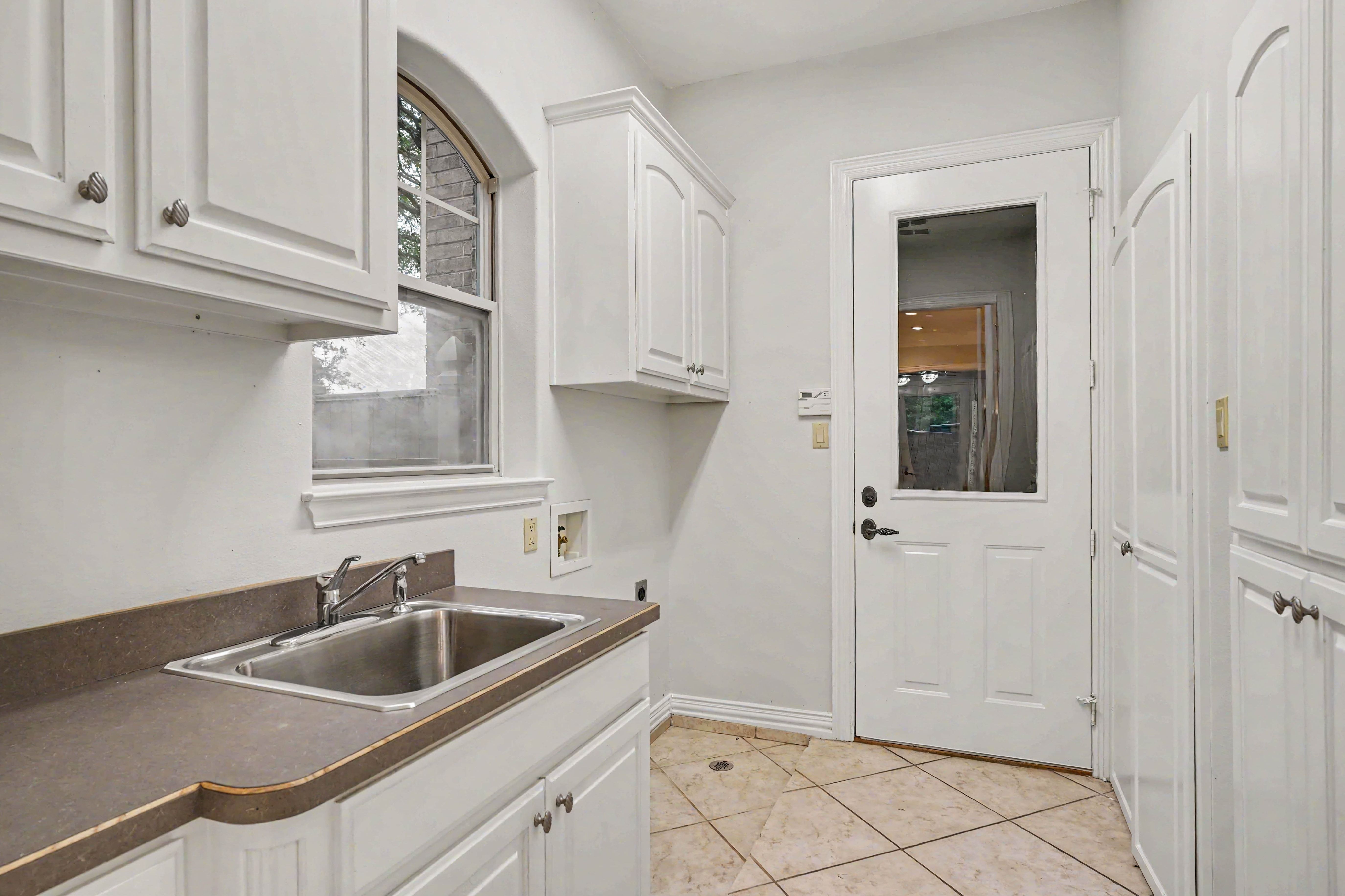 Photo 12 of 38 of 4201 Bluff View Dr, Granbury, TX
