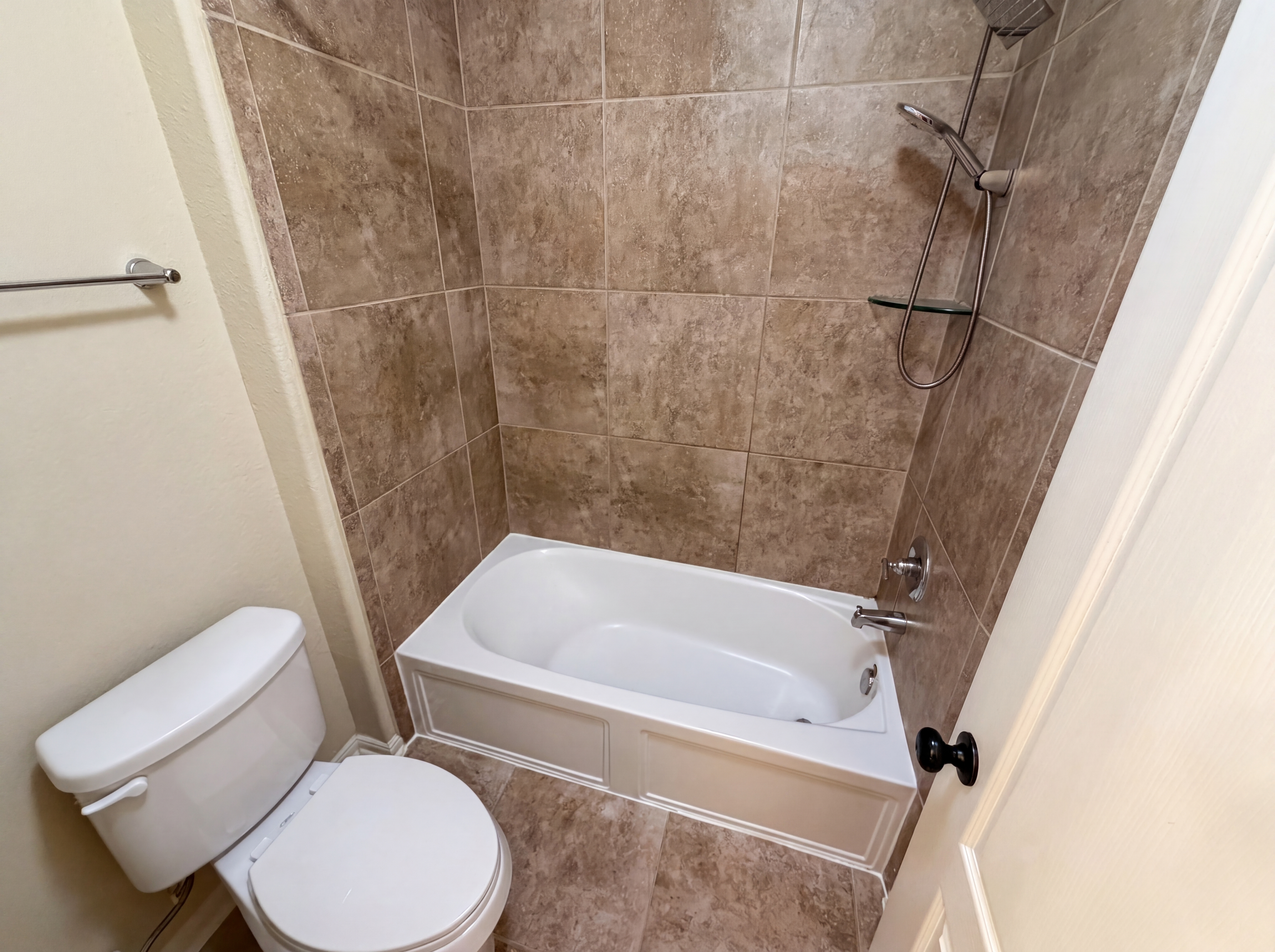 Photo 19 of 26 of 6523 Hunters Creek Ln, Baytown, TX
