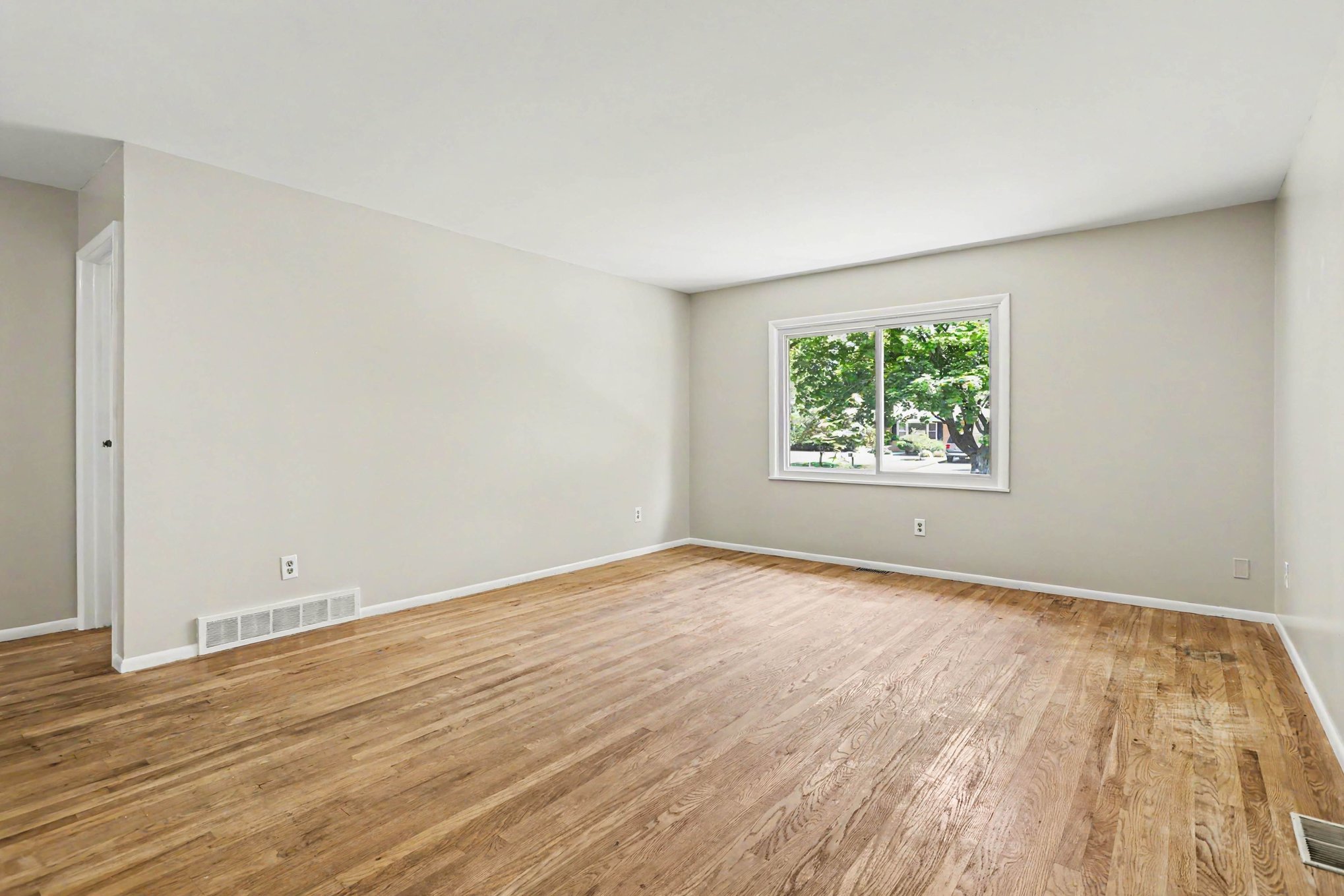 Photo 7 of 15 of 724 Chippewa Trl, Niles, MI