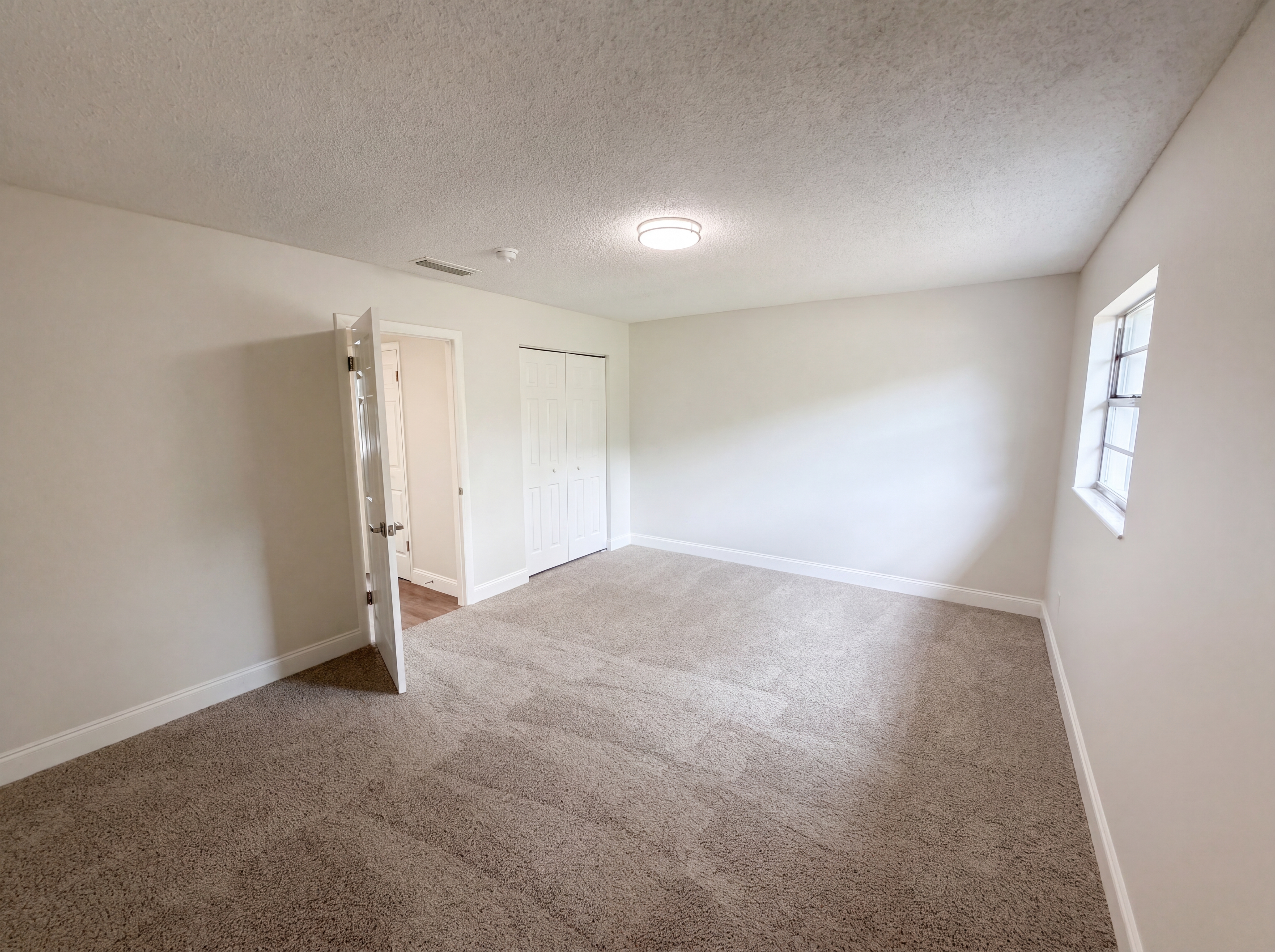 Photo 16 of 26 of 11607 English St, Orlando, FL