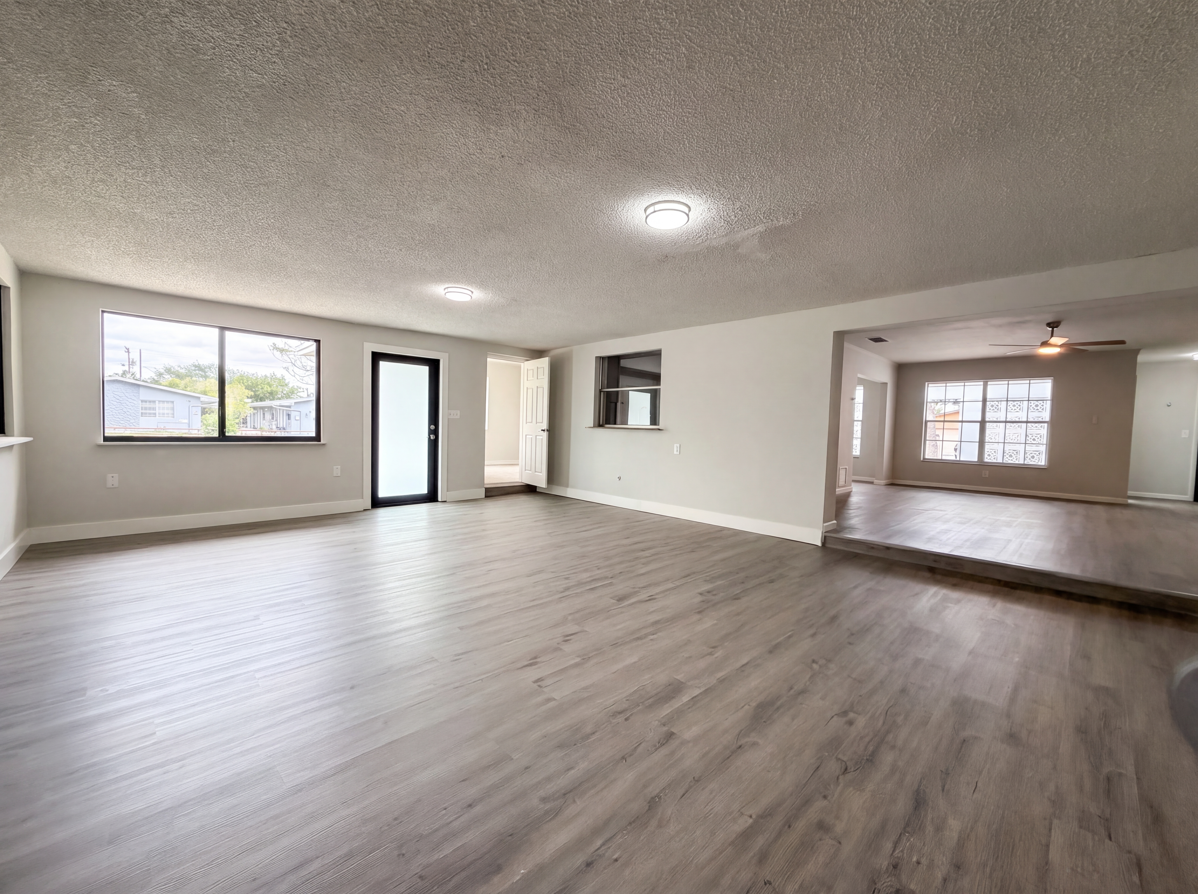 Photo 7 of 19 of 820 NW 78th Ave, Pembroke Pines, FL