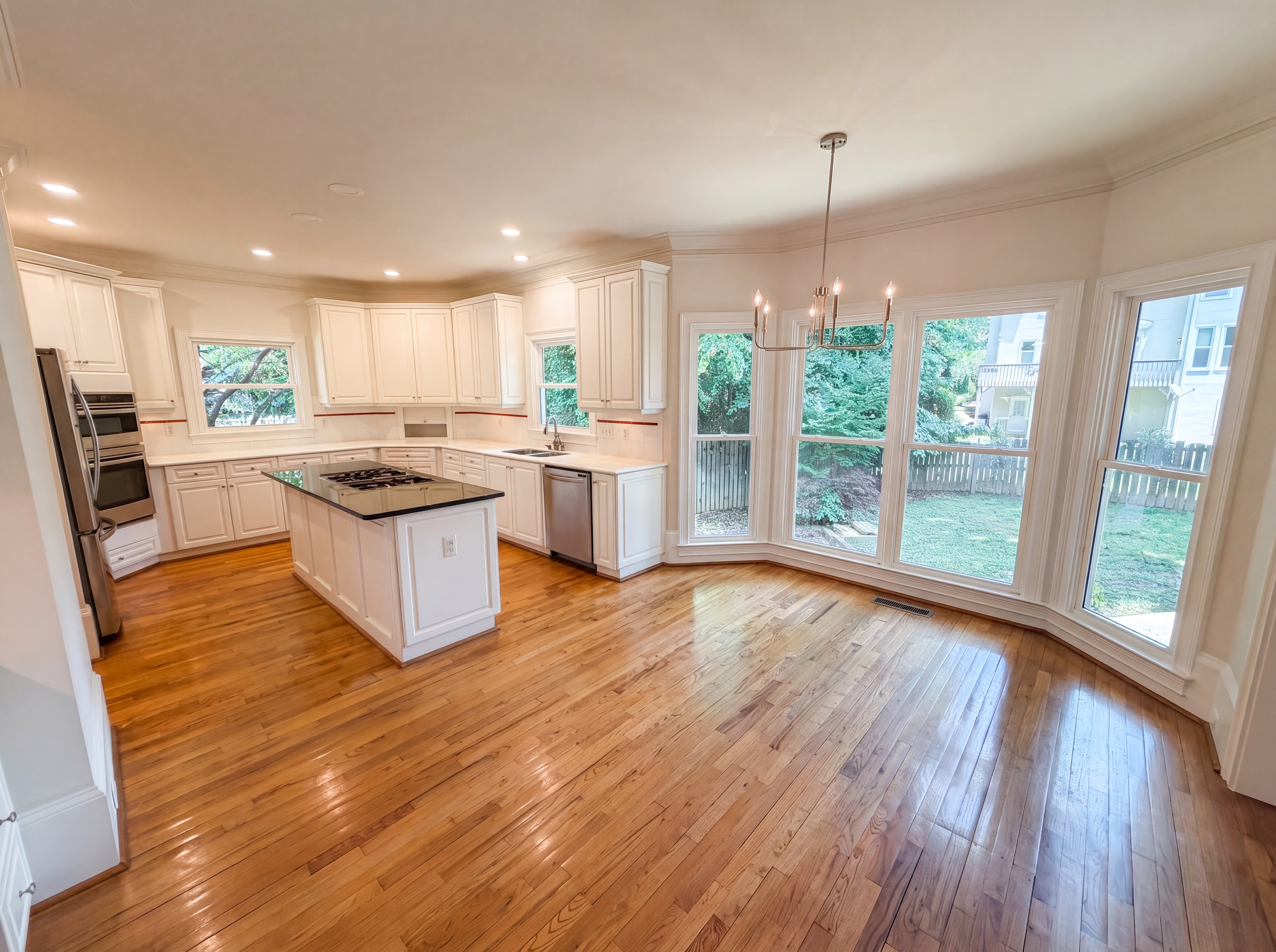 Photo 5 of 32 of 1984 Charrwood Ct, Marietta, GA