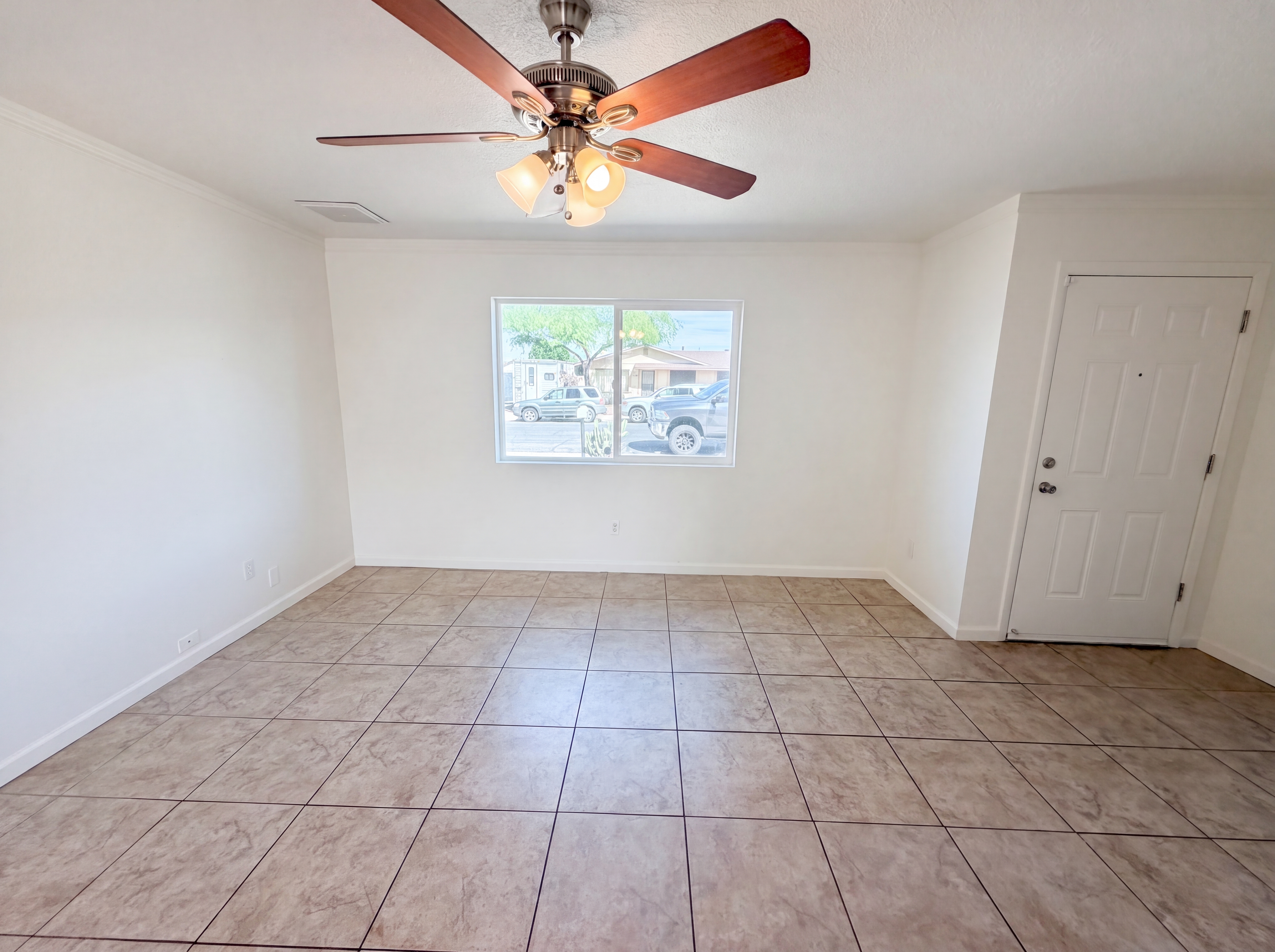 Photo 3 of 20 of 17457 N 14th Ave, Phoenix, AZ