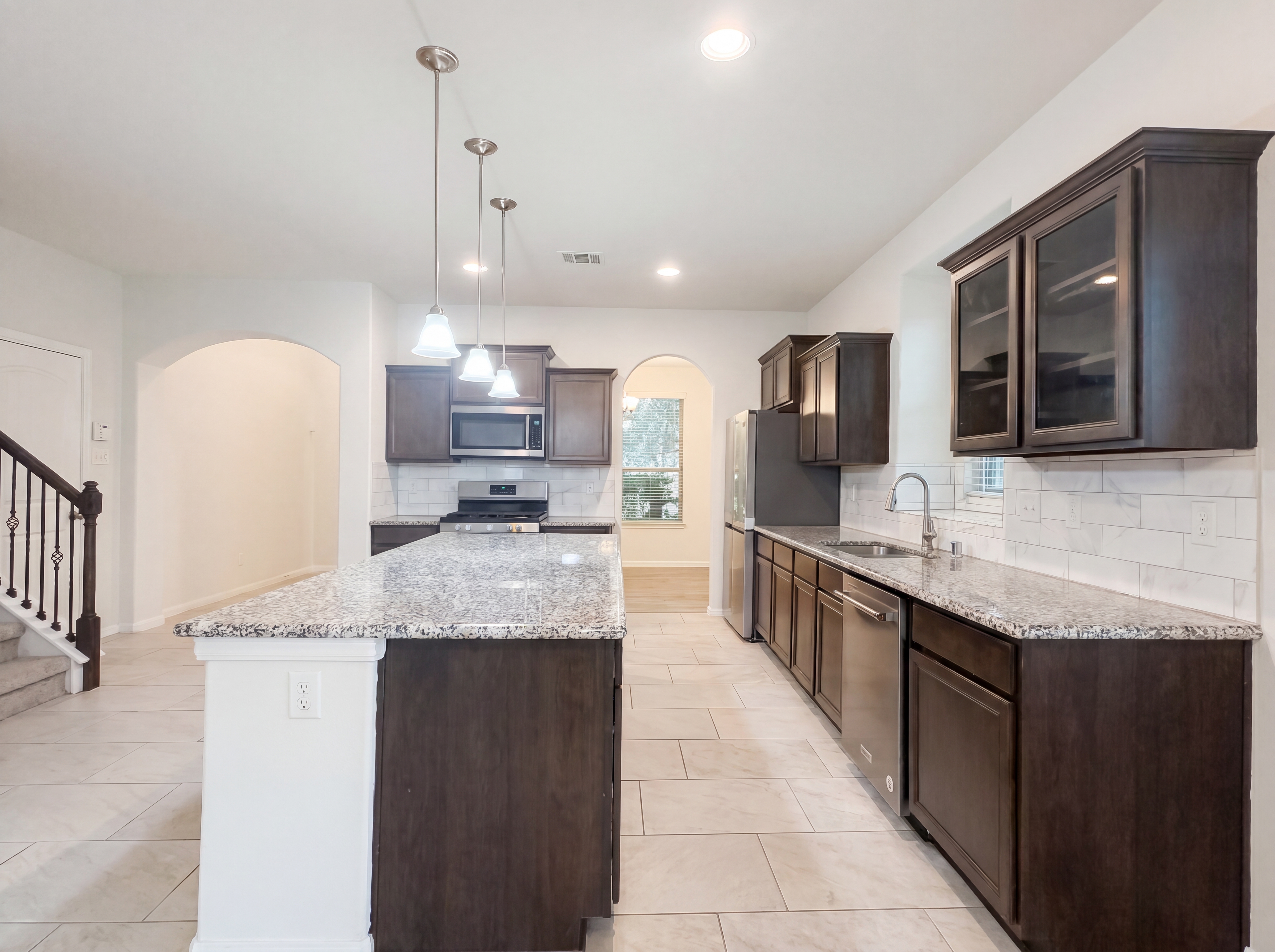 Photo 9 of 28 of 5426 Louie Ln, Katy, TX