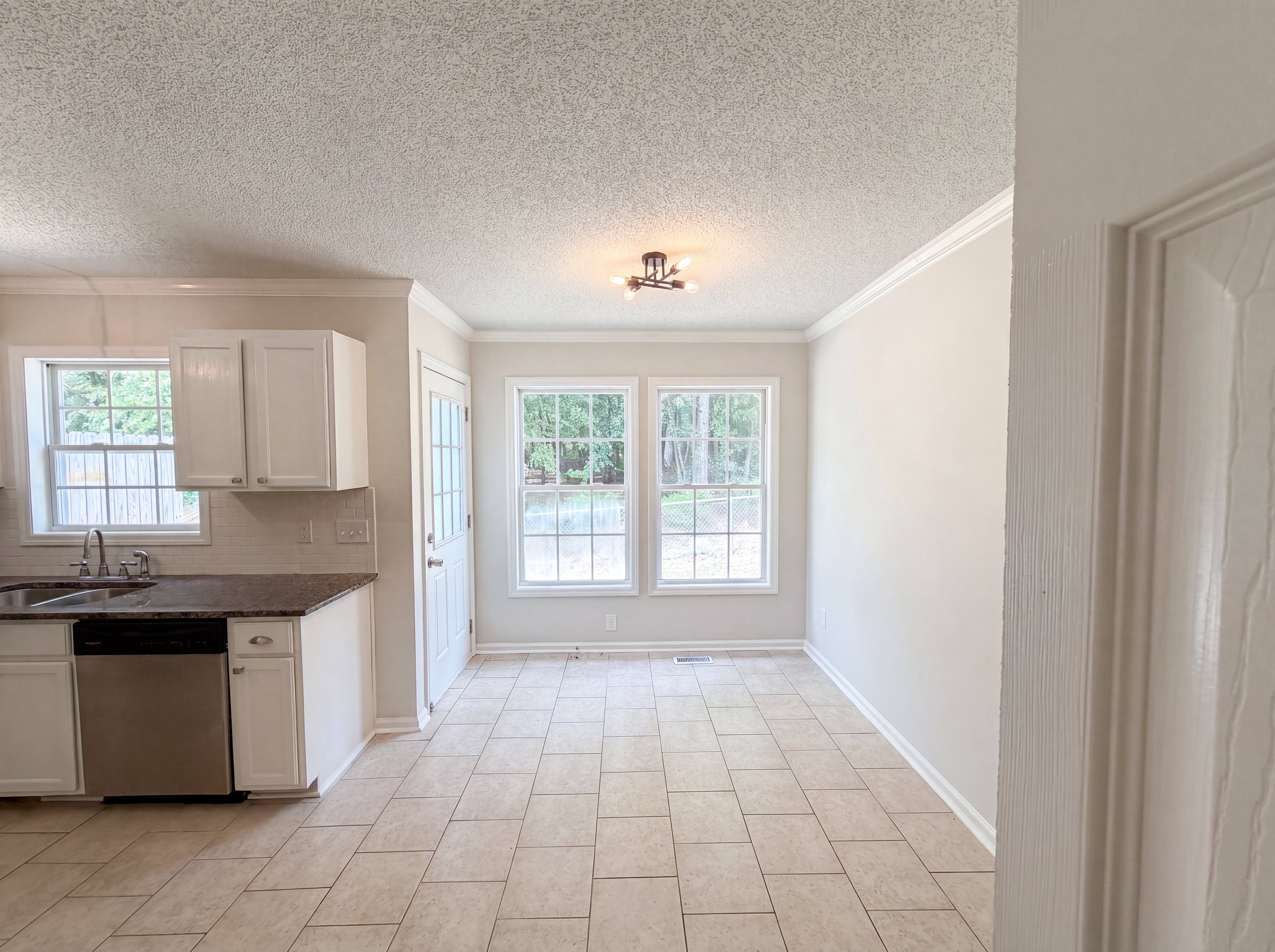 Photo 7 of 16 of 1024 Laurel Leaf Rd, Zebulon, NC