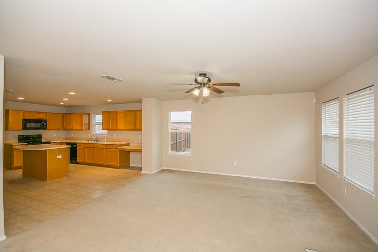 Photo 7 of 22 - 2000 Finch Cv, Aubrey, TX 76227