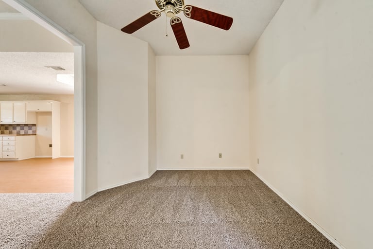 Photo 11 of 32 - 6805 Hadley Dr, North Richland Hills, TX 76182