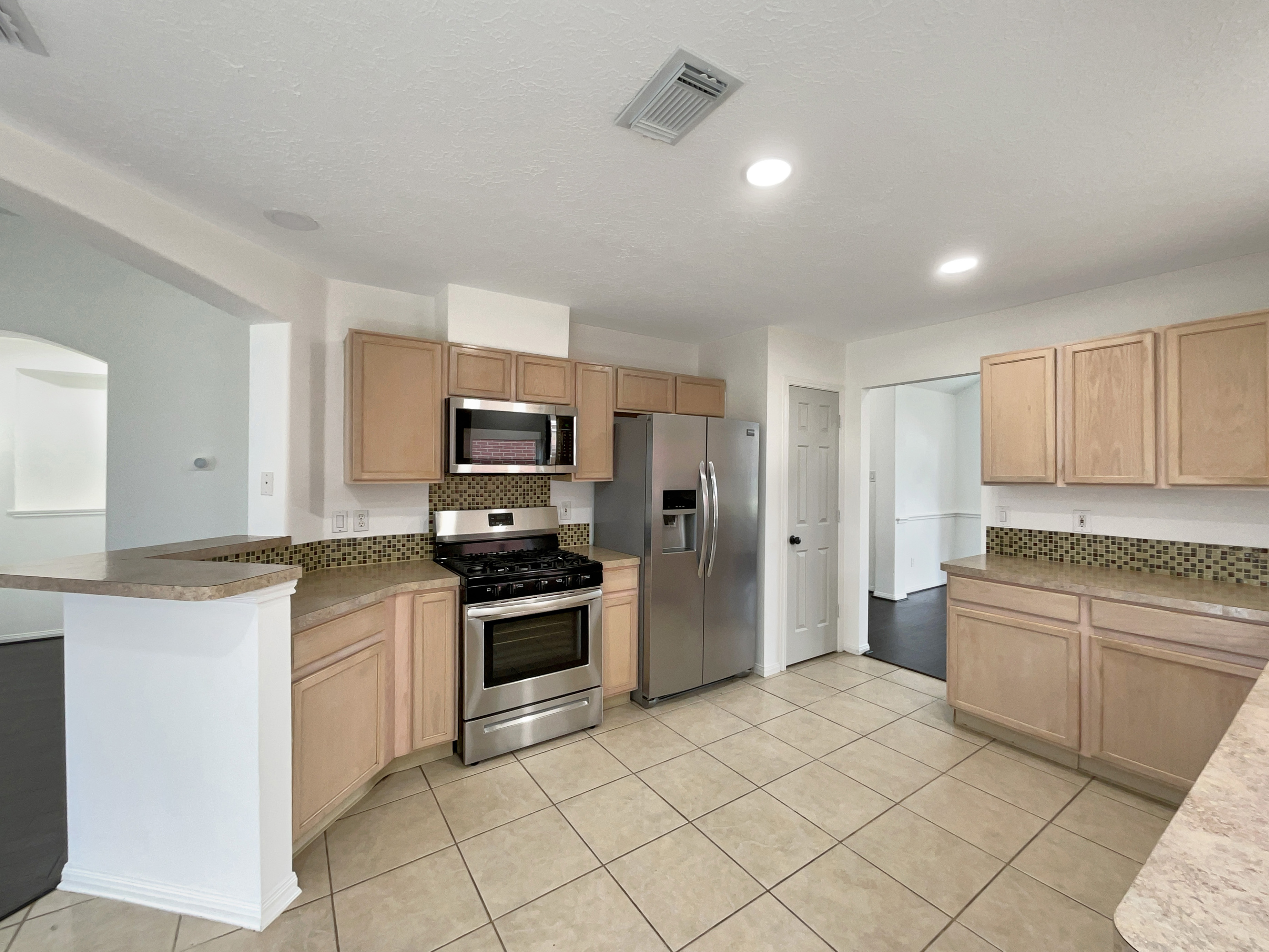 Photo 11 of 19 of 4326 Eaglewood Trail Dr, Fresno, TX