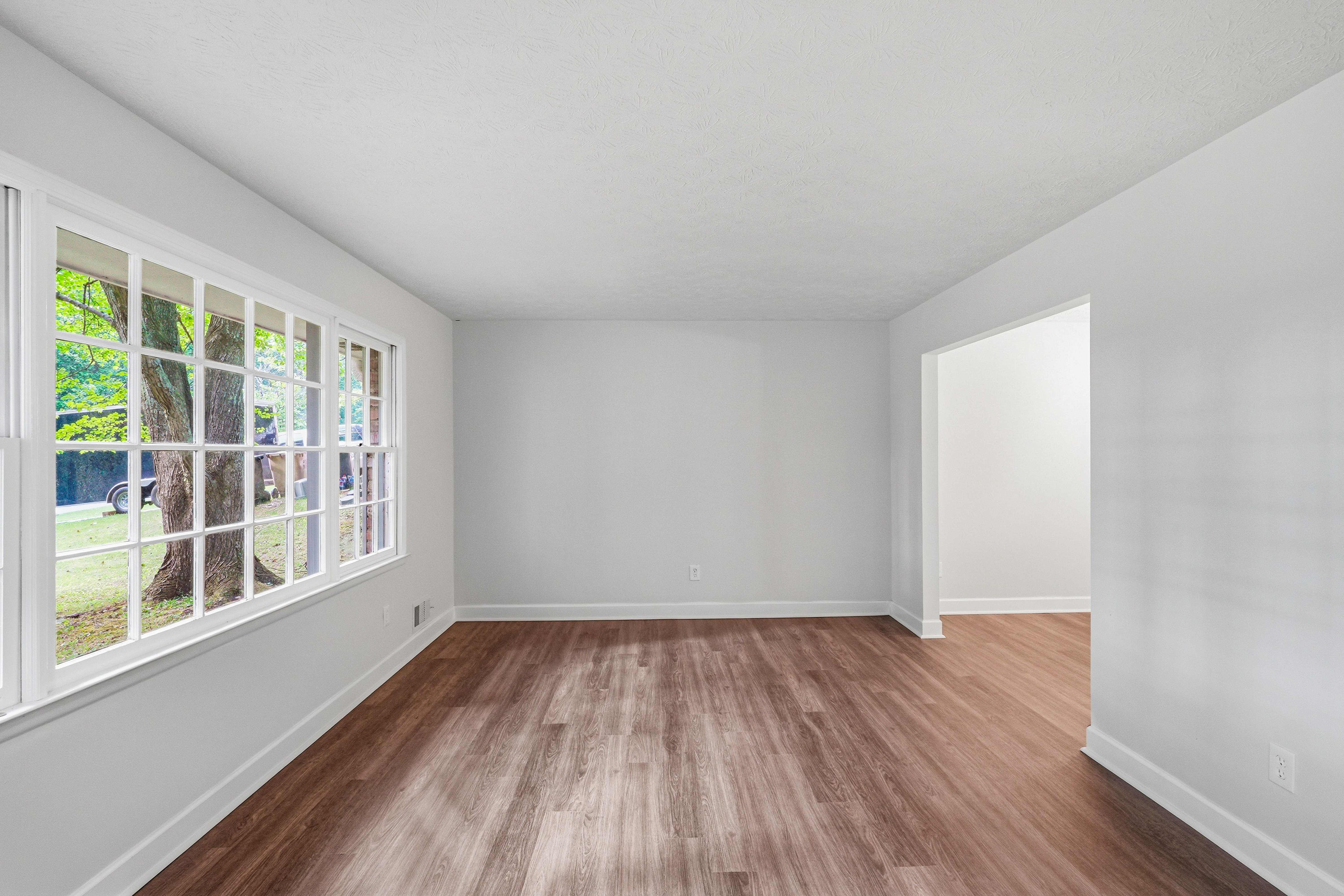 Photo 3 of 29 of 7052 Lodgepole Dr, Morrow, GA