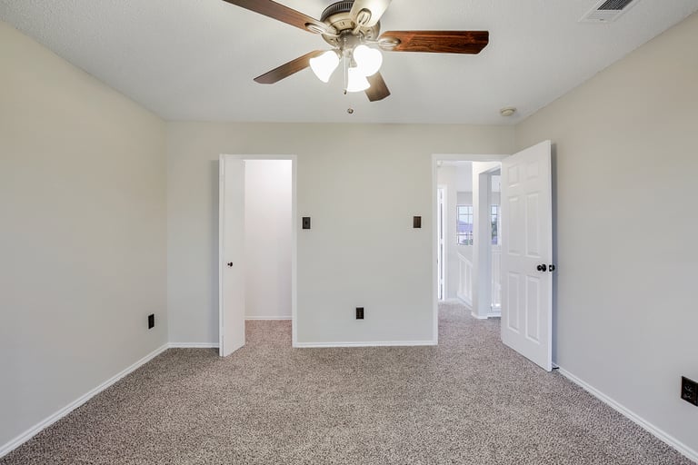 Photo 23 of 26 - 5716 Wimbledon Cir, Haltom City, TX 76137