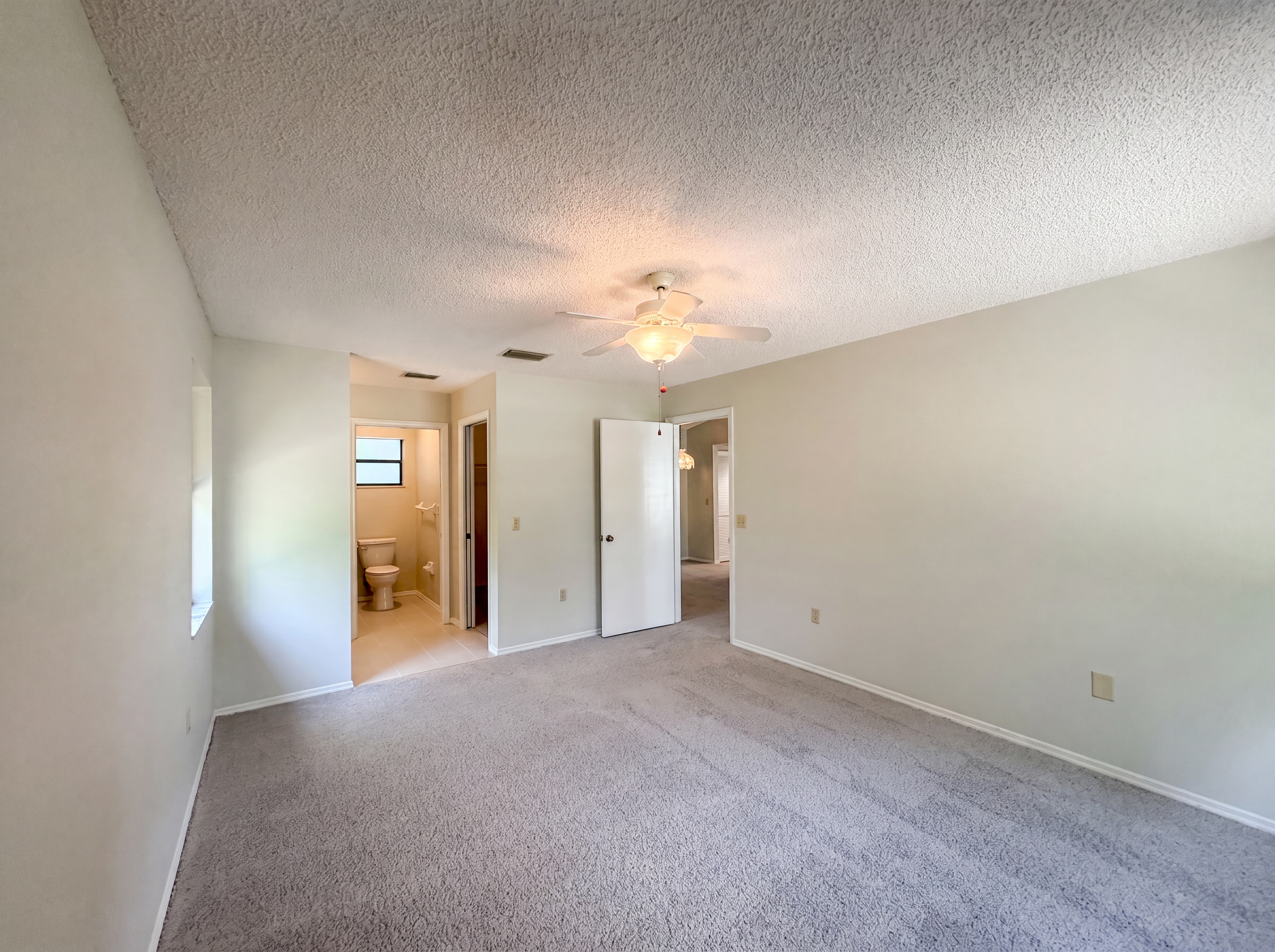 Photo 4 of 21 of 12620 Bay Hill Dr, Grand Island, FL
