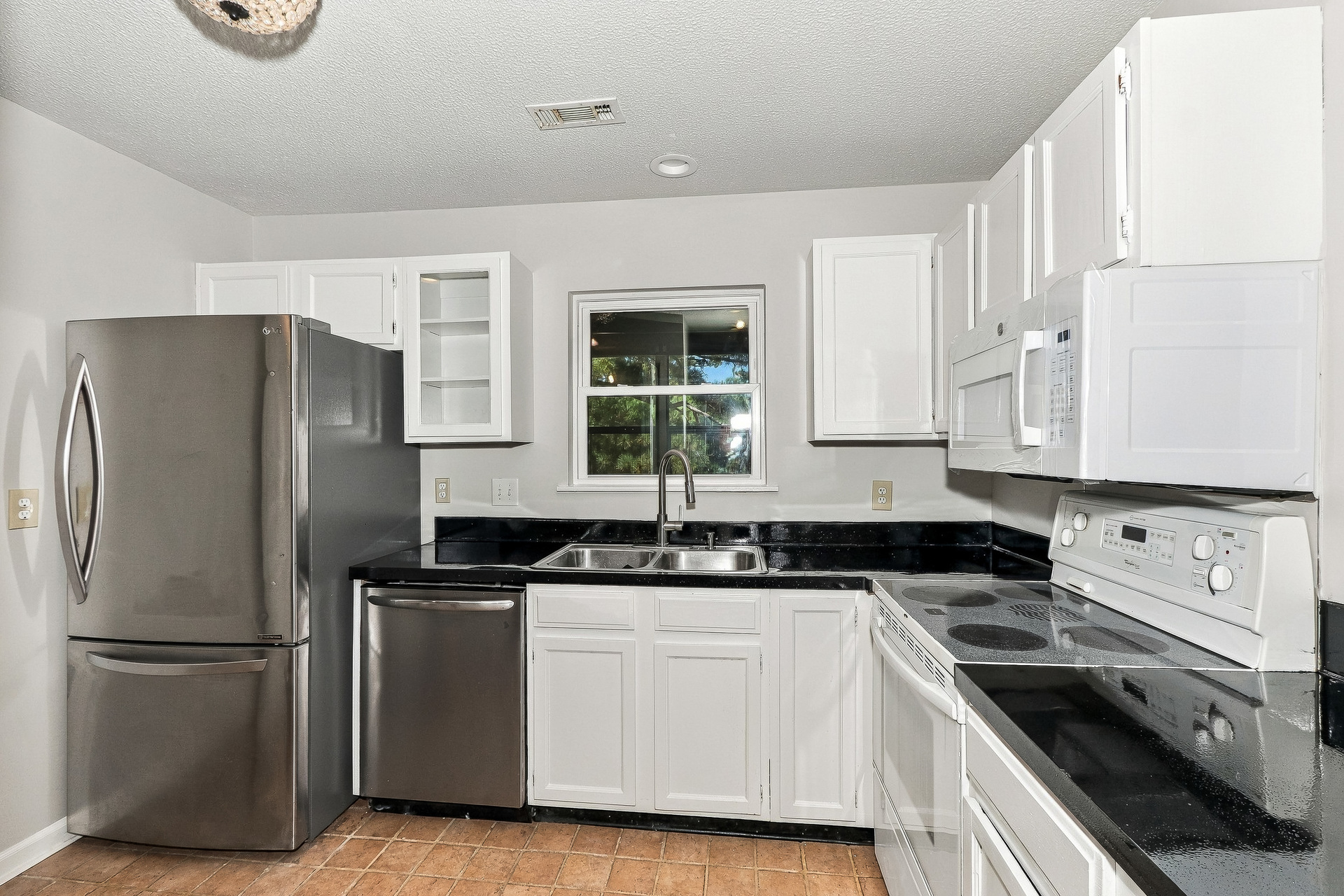 Photo 2 of 38 of 305 Indian Wells Ct, Murrells Inlet, SC