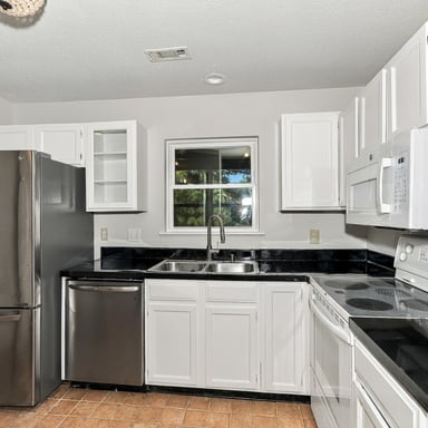 Property photo 2 of 305 Indian Wells Ct