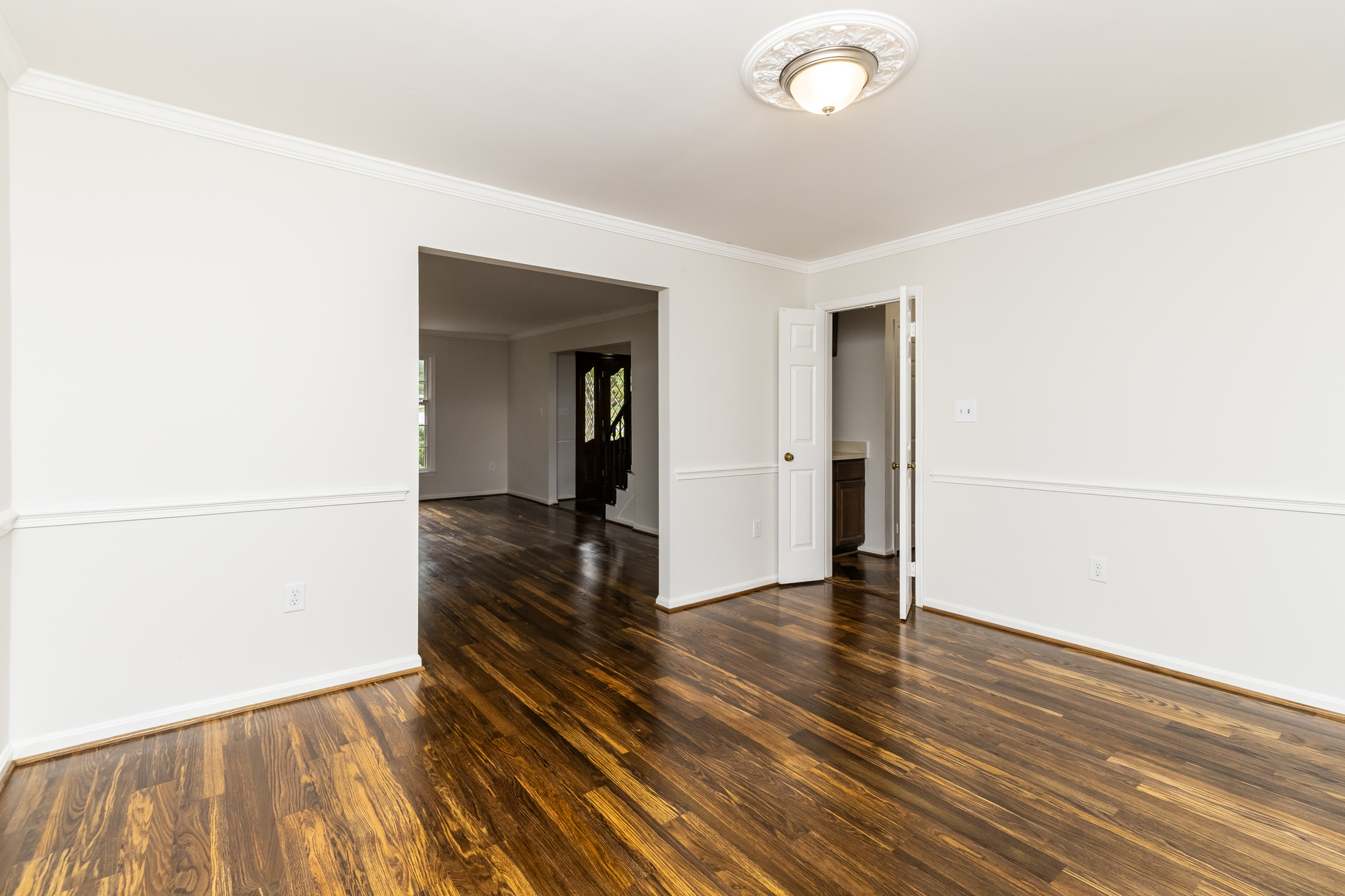 Photo 10 of 31 of 1600 Charnita Ct, Vienna, VA