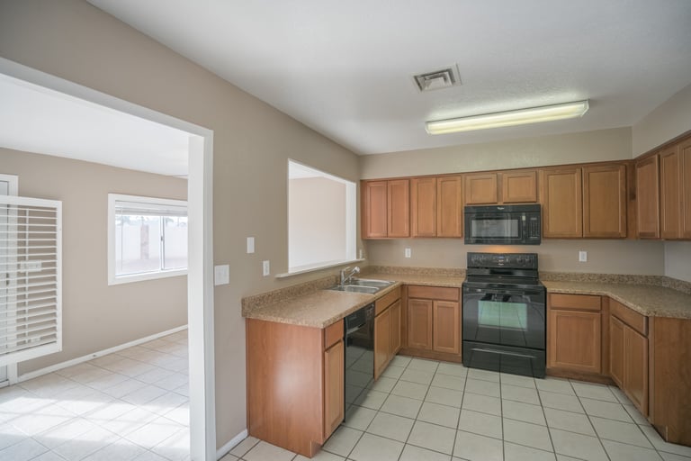 Photo 2 of 28 - 8645 W Golden Ln, Peoria, AZ 85345