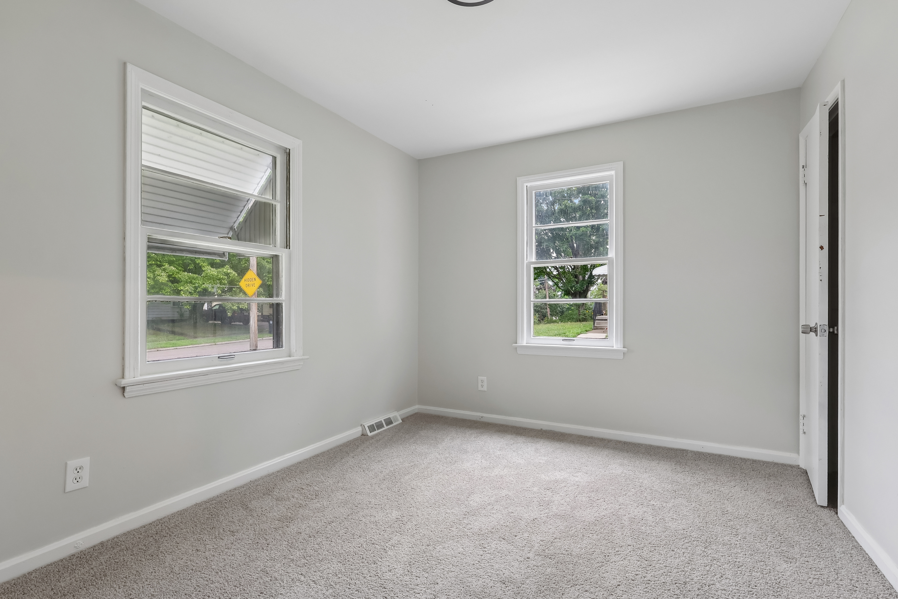 Photo 16 of 28 of 1237 Easton Dr, Akron, OH