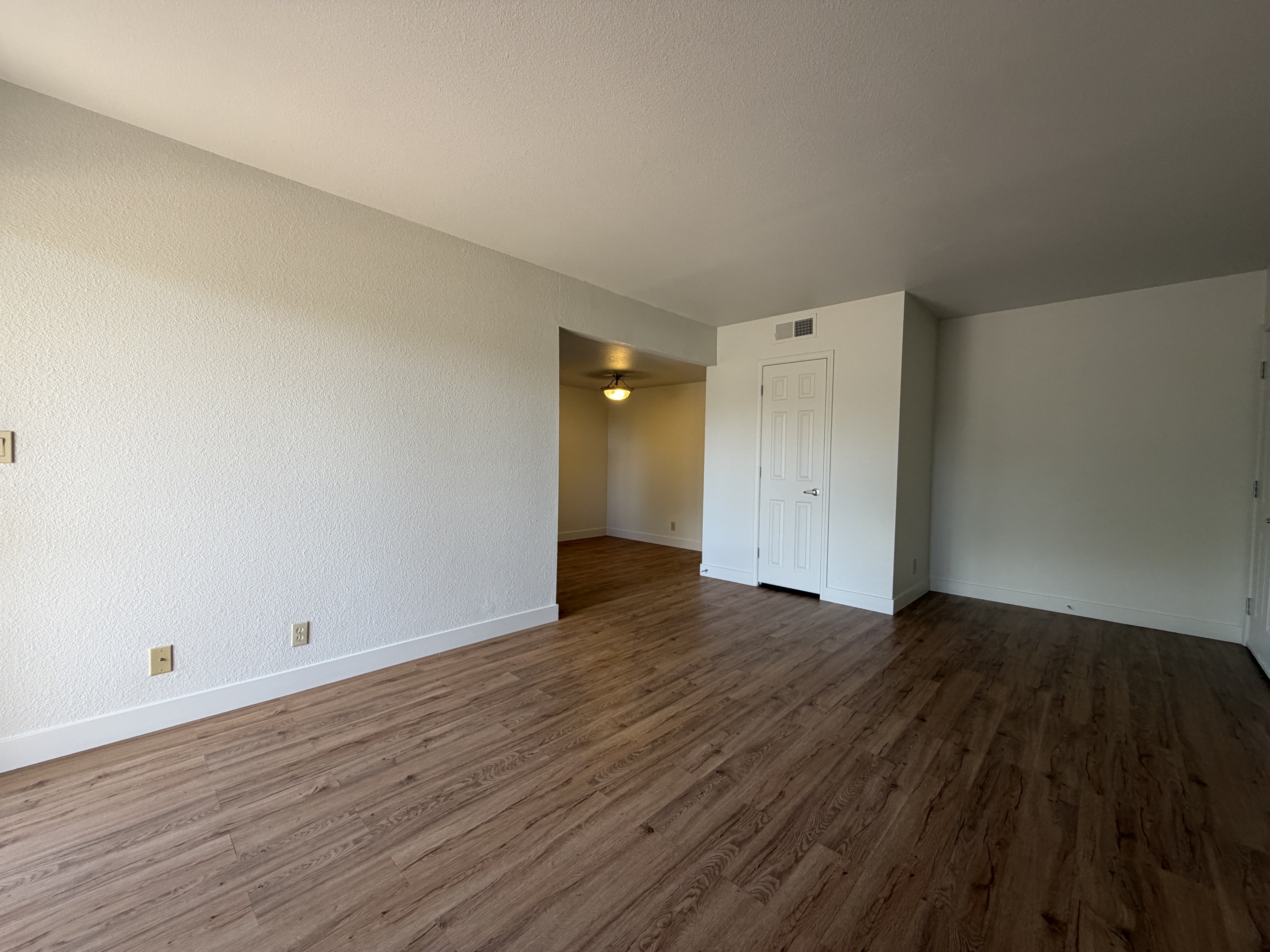 Photo 6 of 18 of 5098 River Glen Dr, Las Vegas, NV