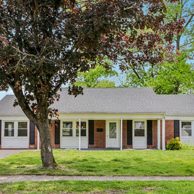 Property photo 1 of 6 Newport Ln