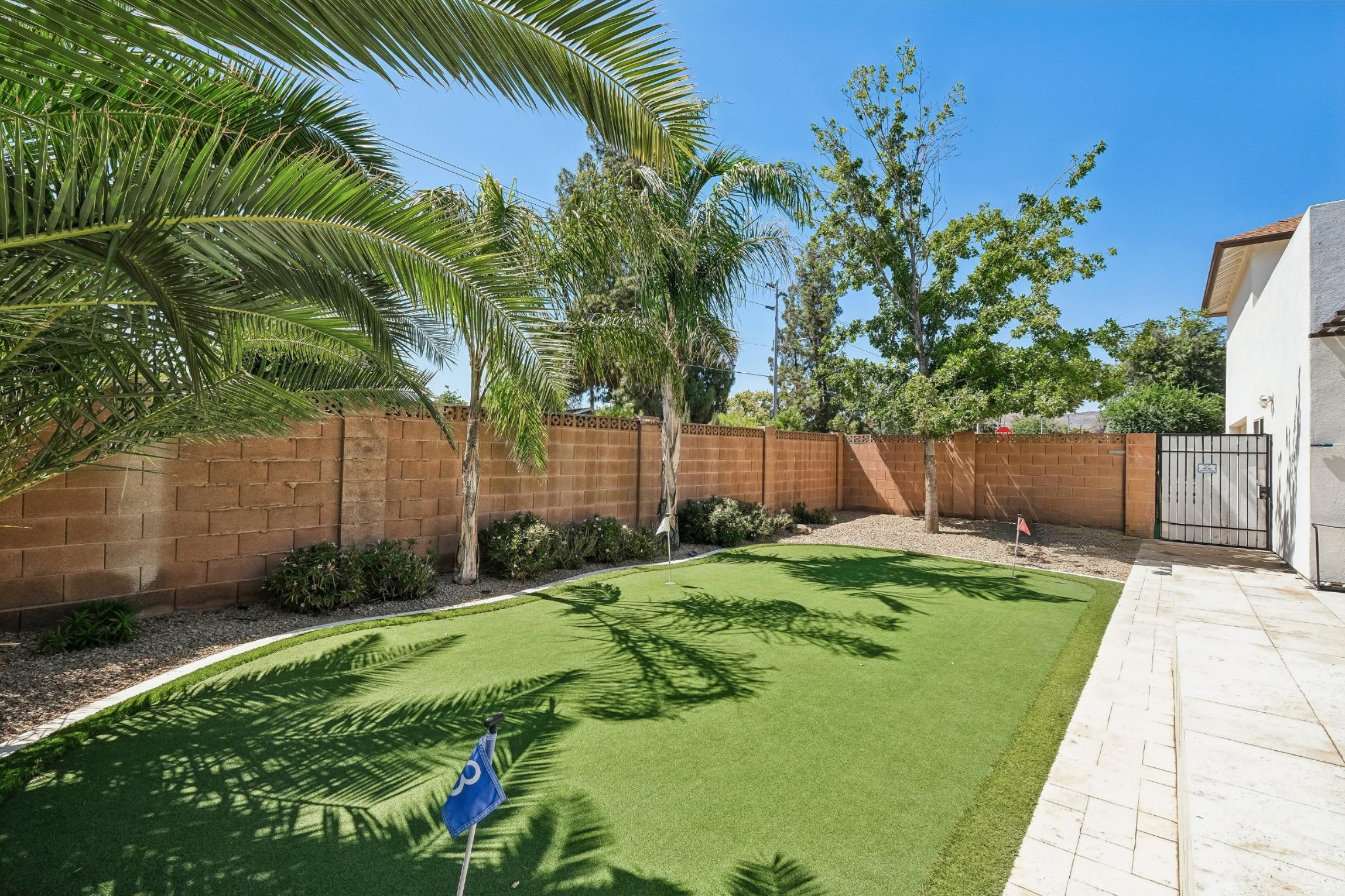 Photo 9 of 47 of 225 W Orchid Ln, Phoenix, AZ